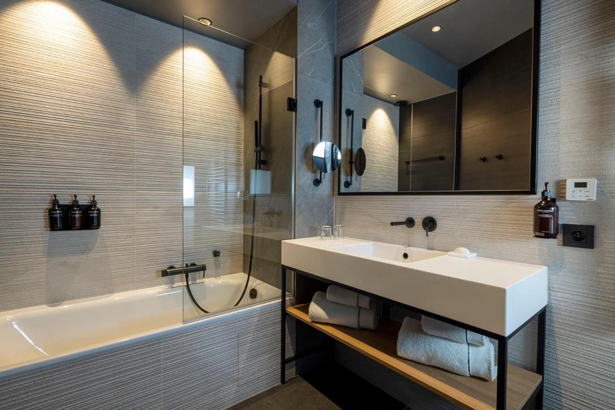 Bathroom in Victoria Palace Hotel