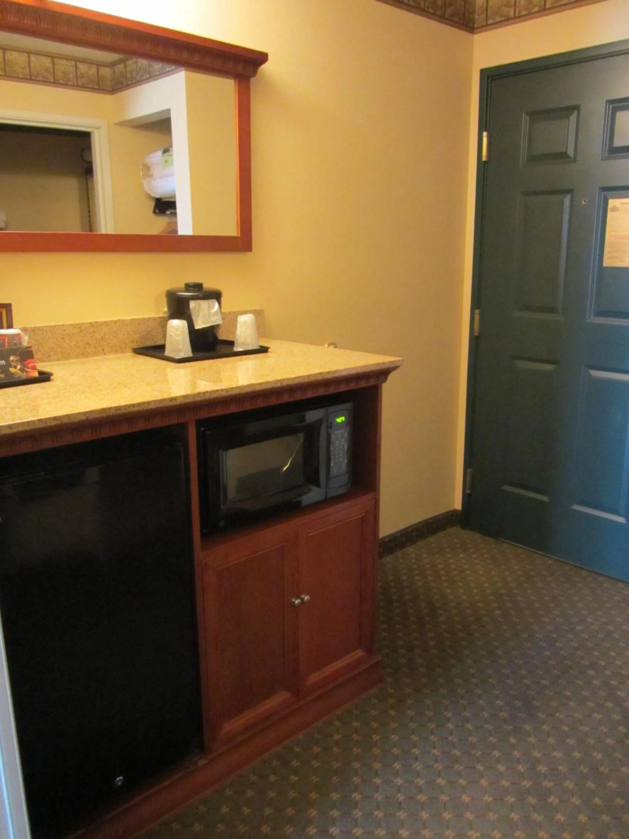 Coffee/tea facilities in Country Inn & Suites by Radisson, Amarillo I-40 West, TX