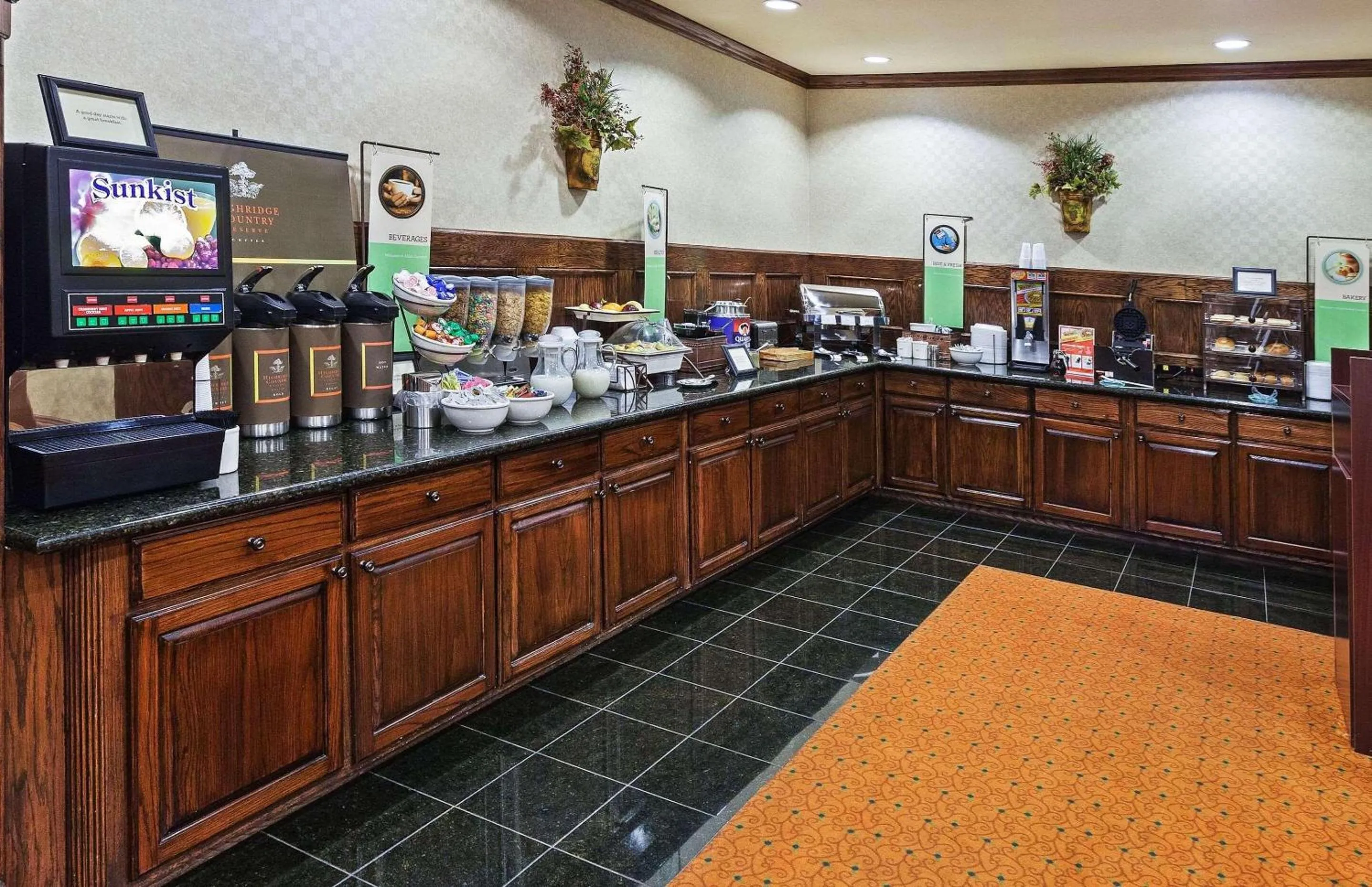 Breakfast in Country Inn & Suites by Radisson, Amarillo I-40 West, TX