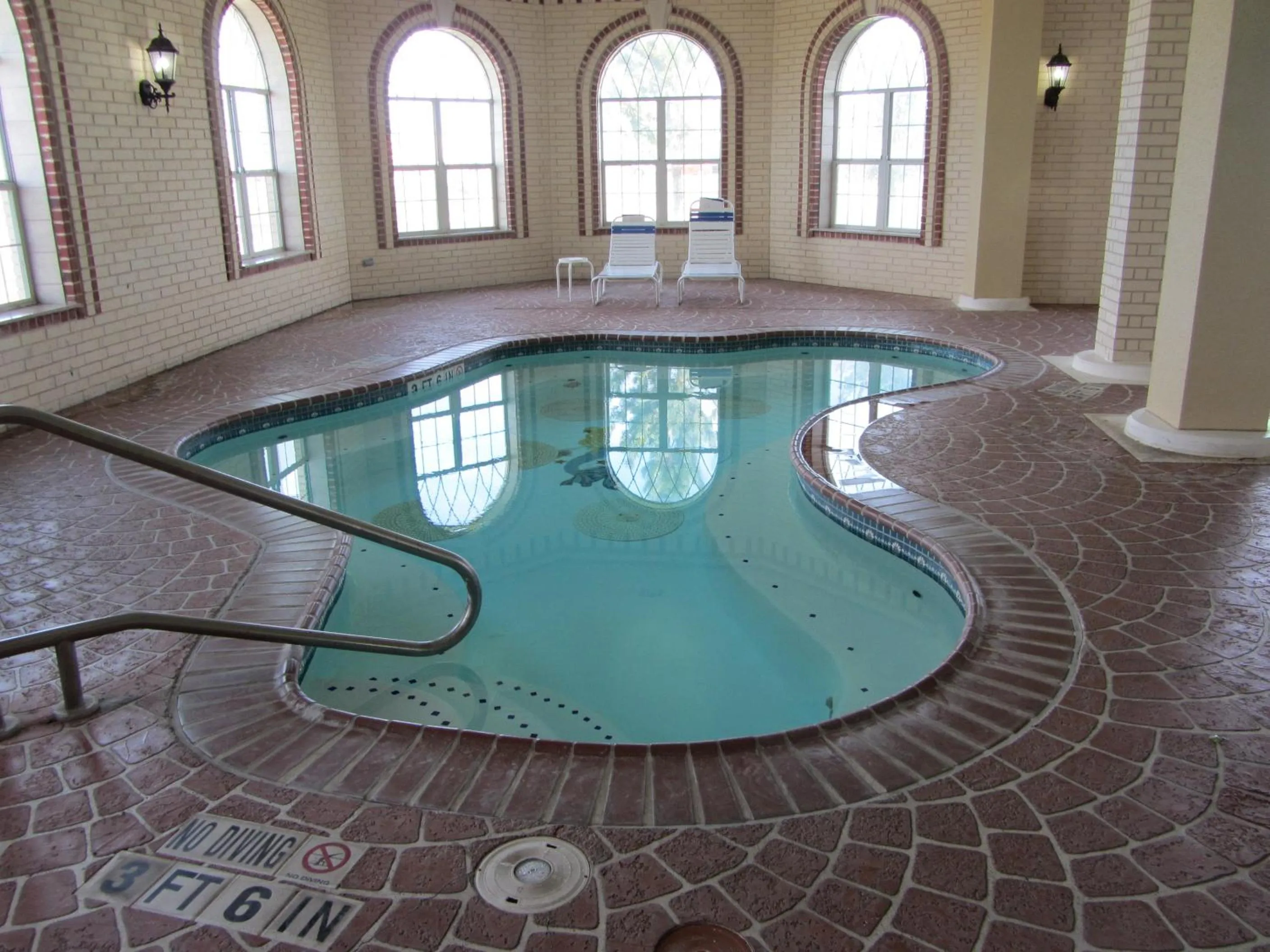 Swimming pool in Country Inn & Suites by Radisson, Amarillo I-40 West, TX
