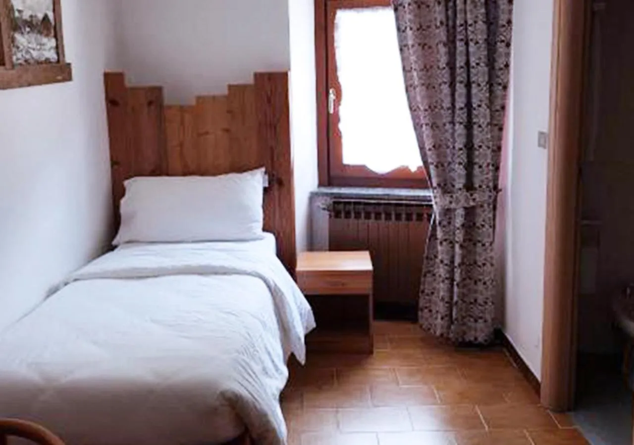 Photo of the whole room, Bed in Hotel Bucaneve