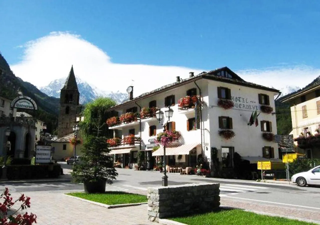 Property building in Hotel Bucaneve