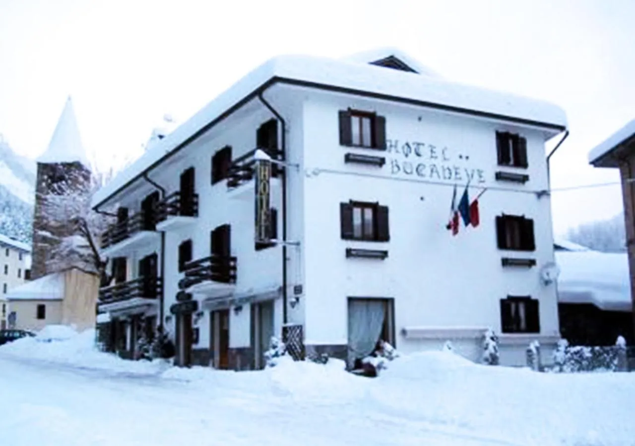Facade/entrance in Hotel Bucaneve