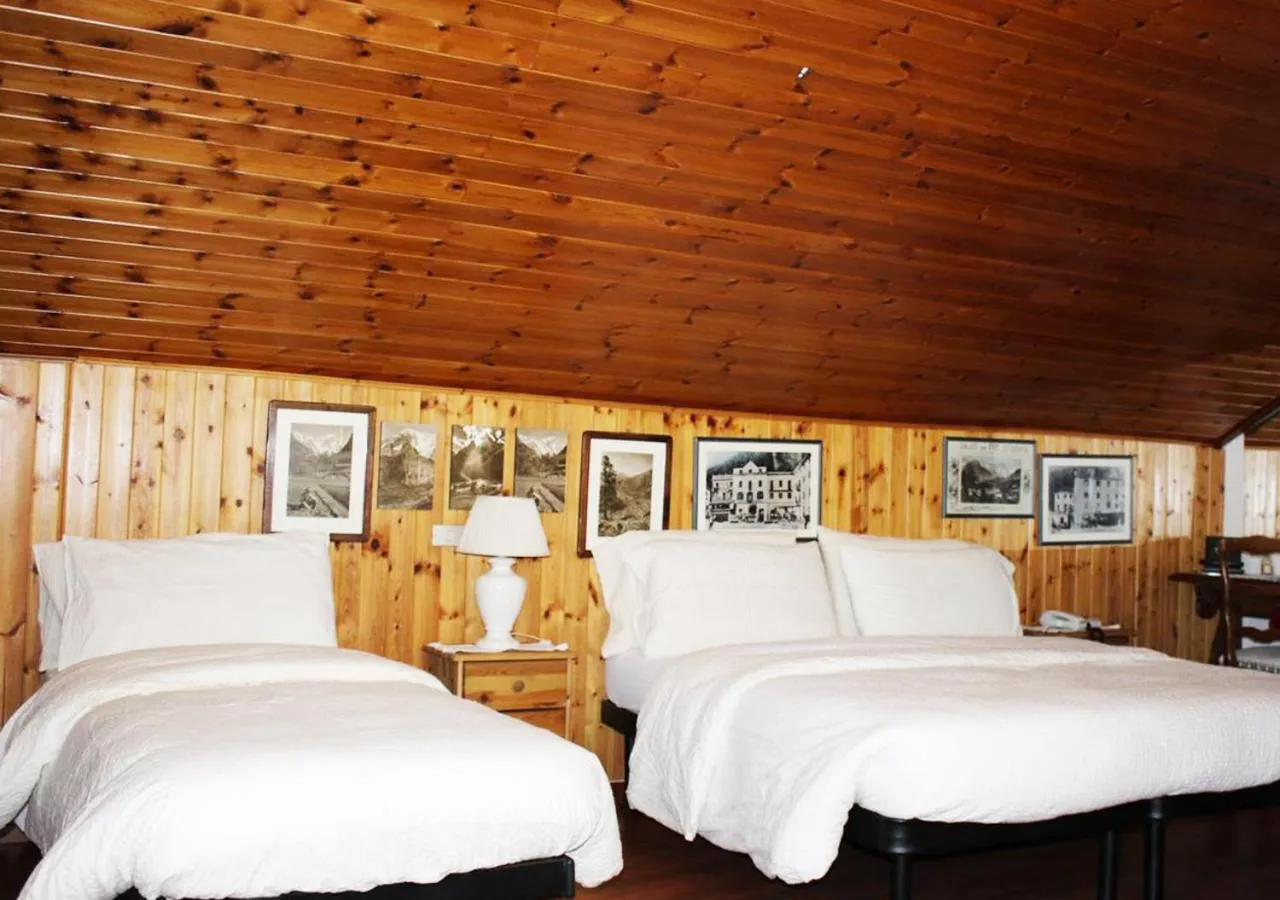 Photo of the whole room, Bed in Hotel Bucaneve