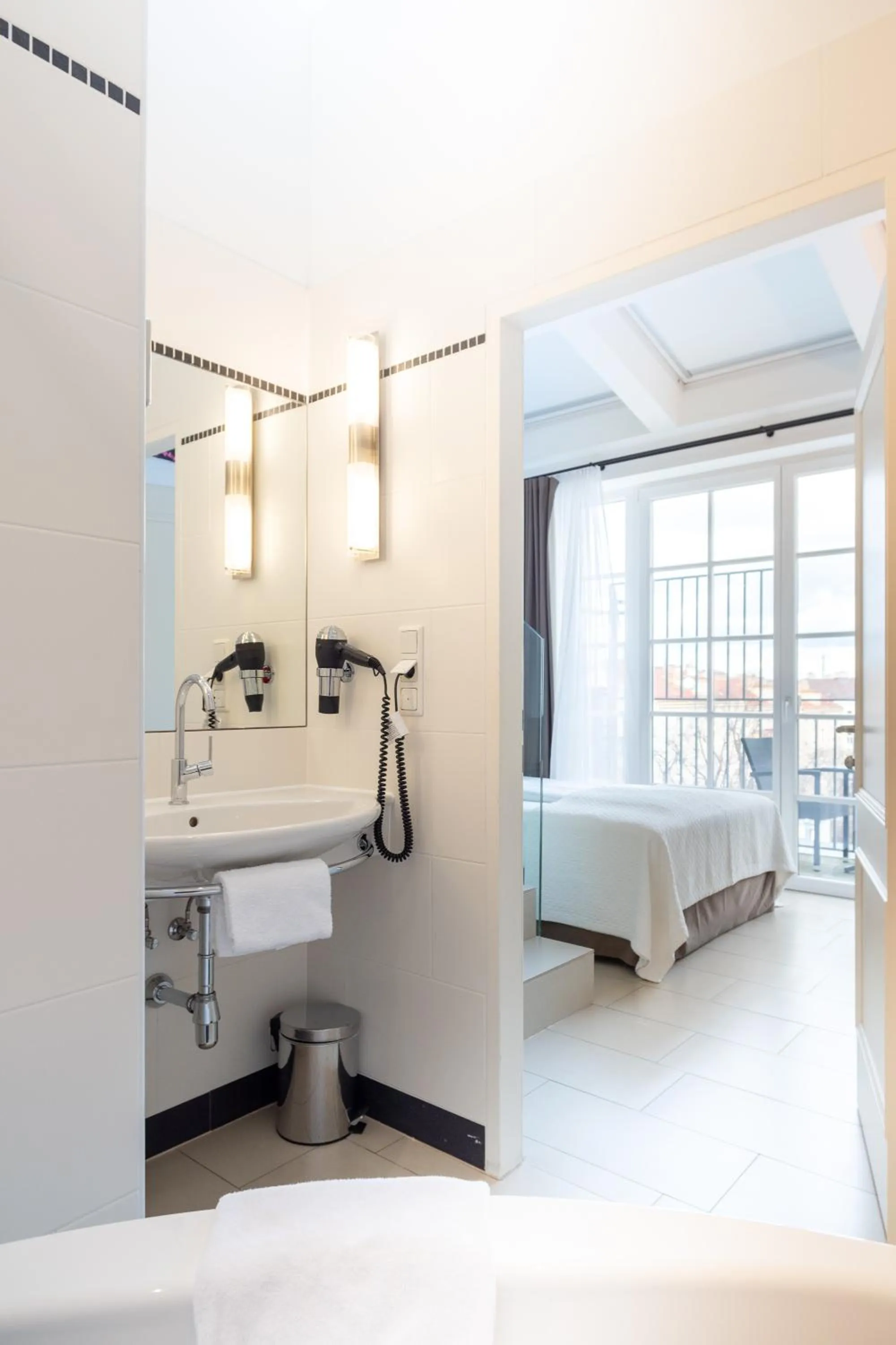 Bathroom, Bed in Hotel Spiess & Spiess