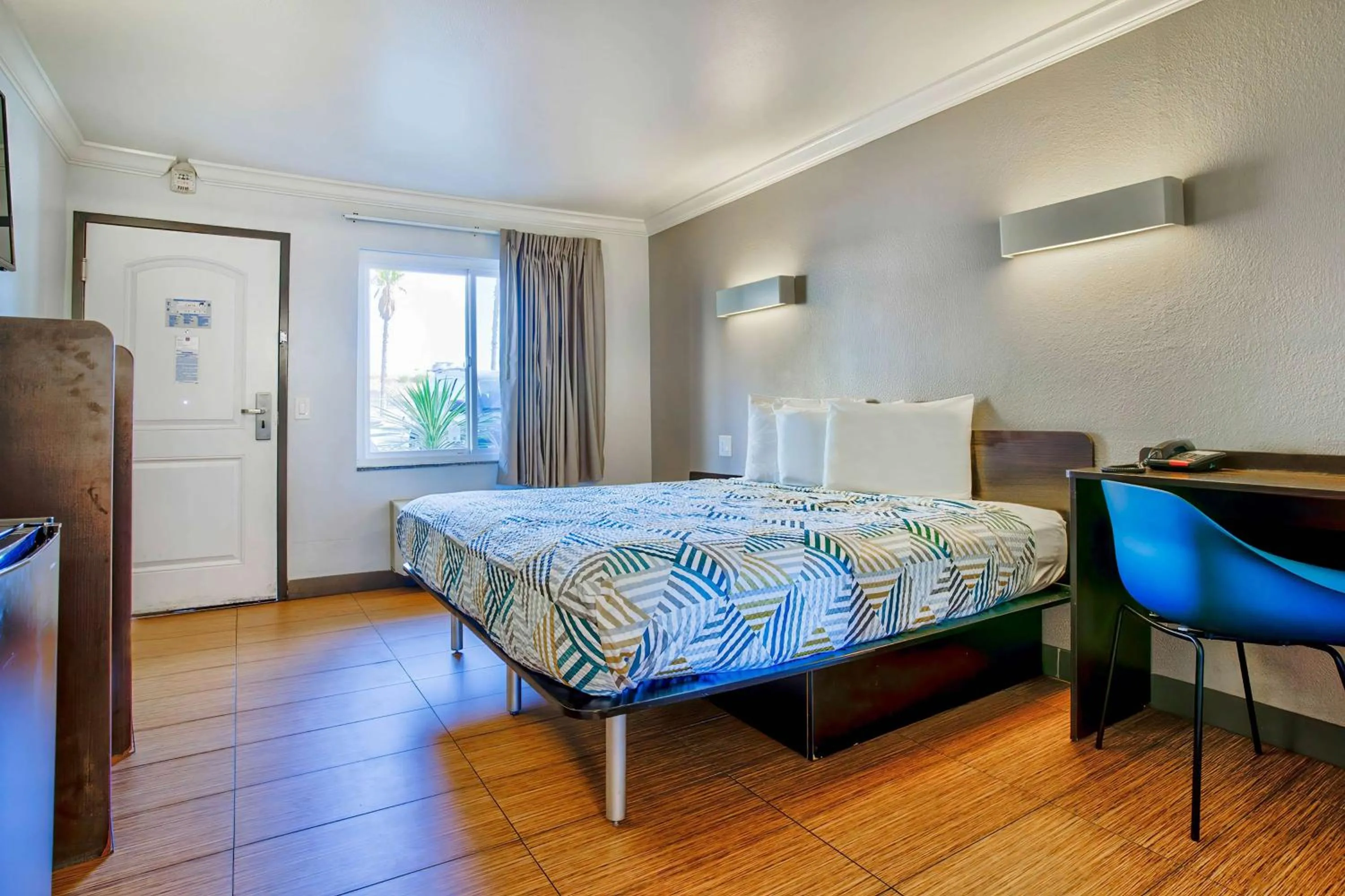 Bedroom, Bed in Motel 6-Menifee, CA