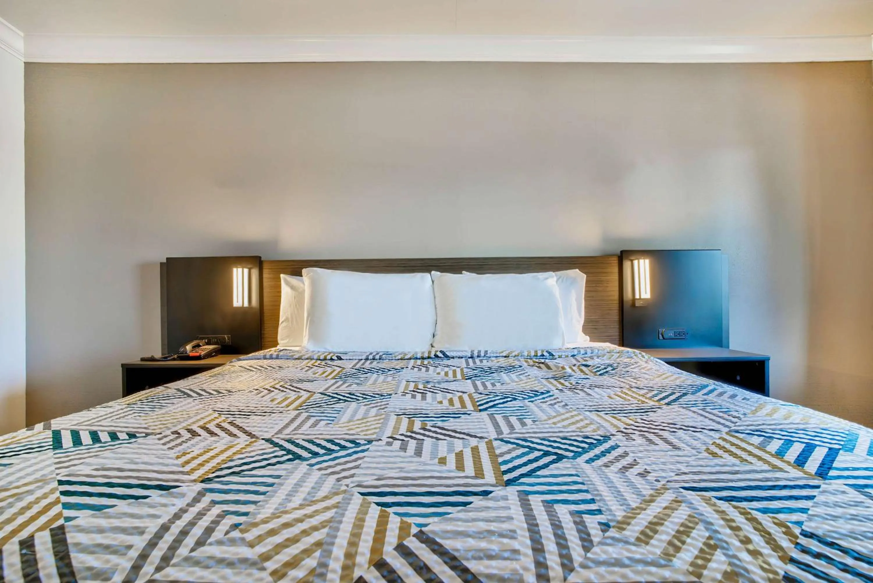 Bedroom, Bed in Motel 6-Menifee, CA