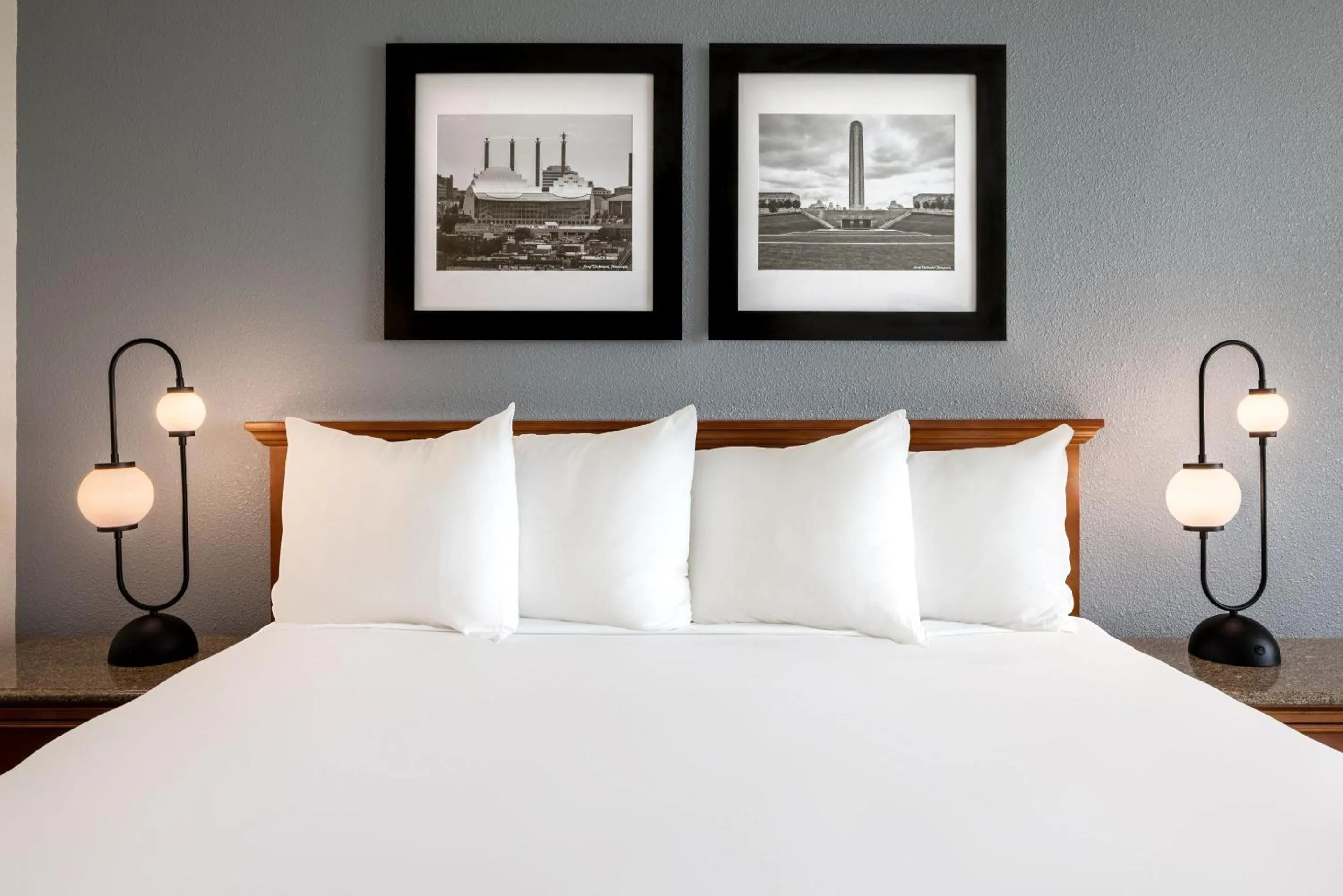 Bed in Harrah's Kansas City, A Caesars Destination