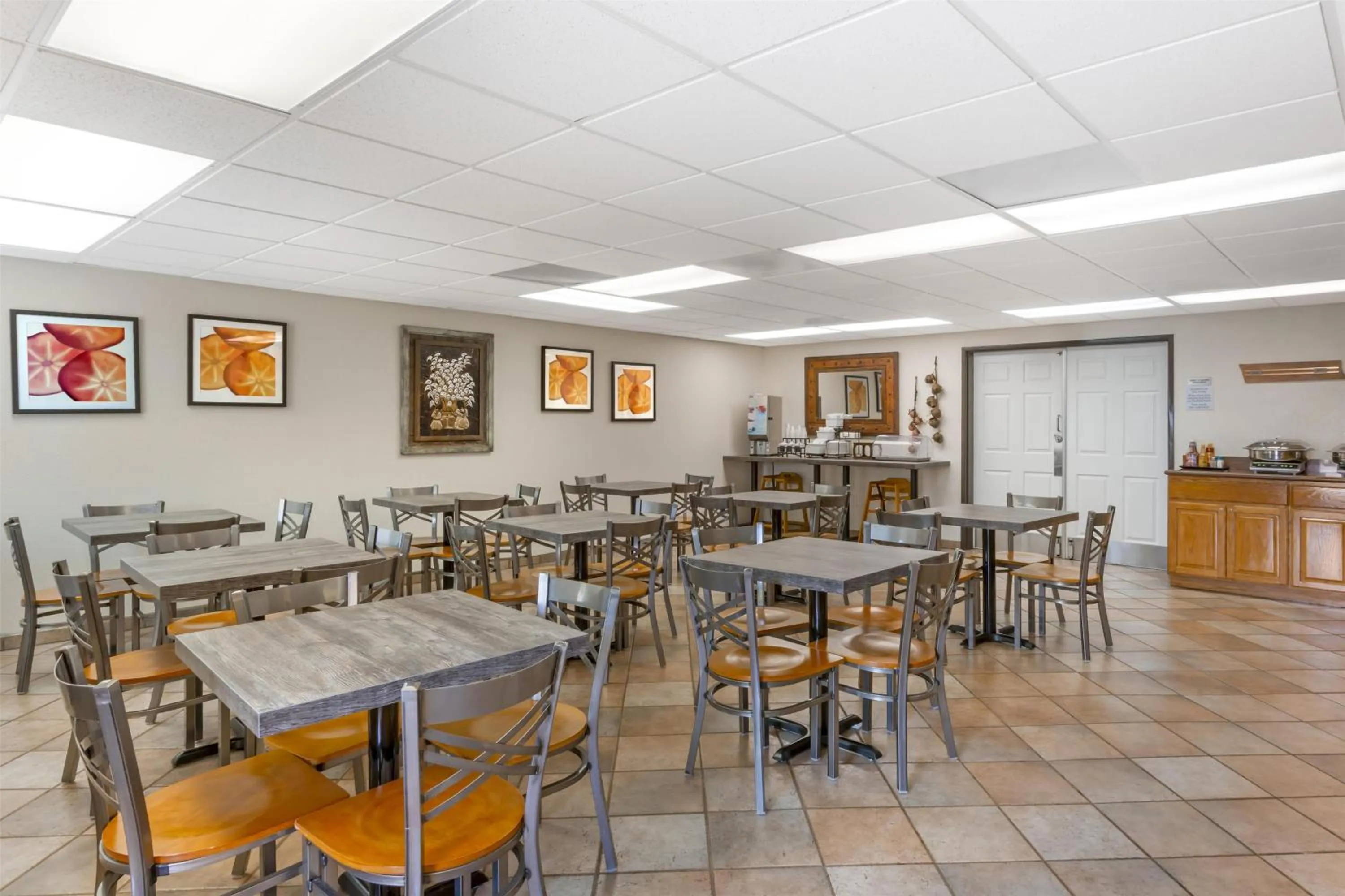 Breakfast in Best Western Gold Canyon Inn & Suites