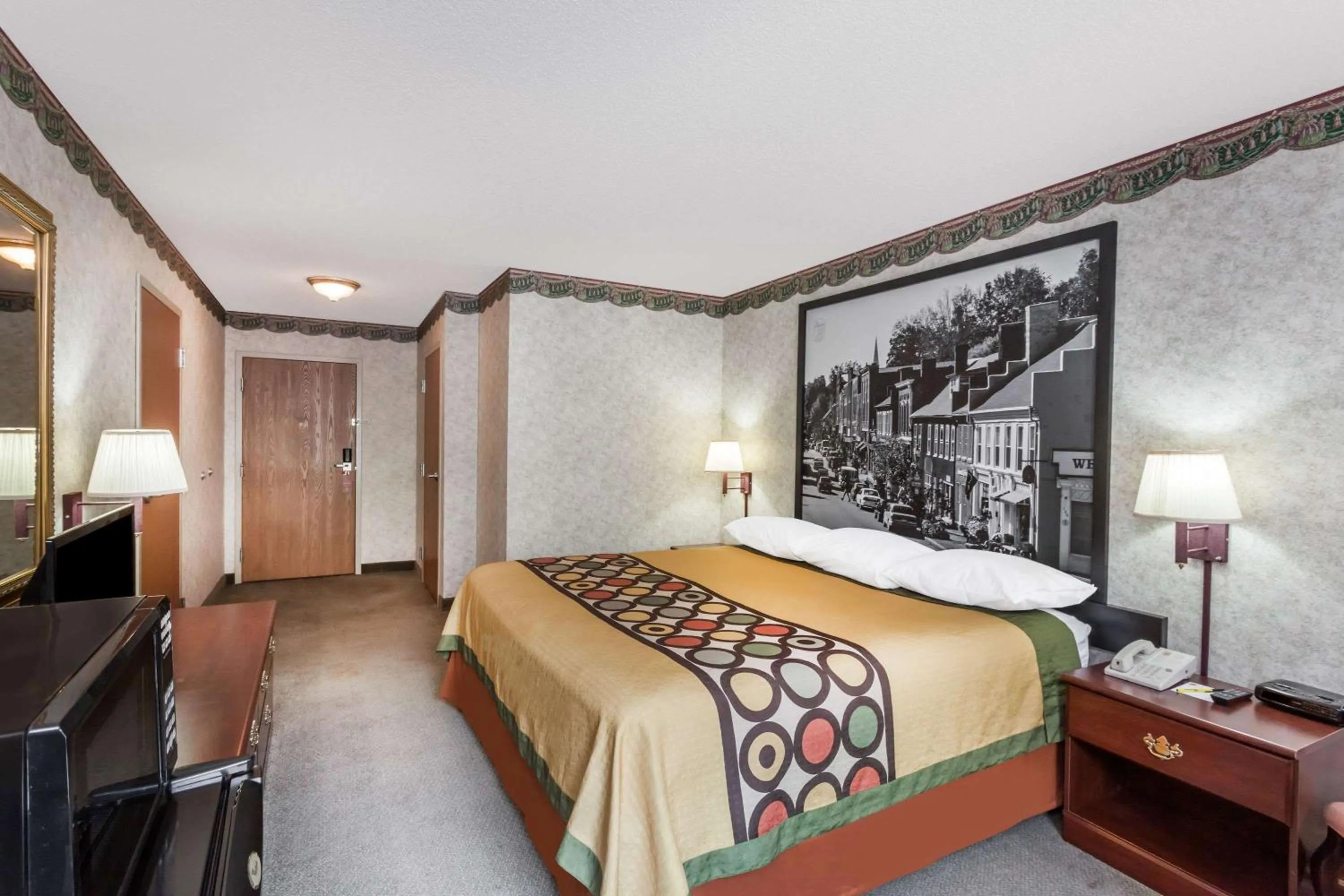 Photo of the whole room, Bed in Super 8 by Wyndham Erwin, I-26 Exit 37