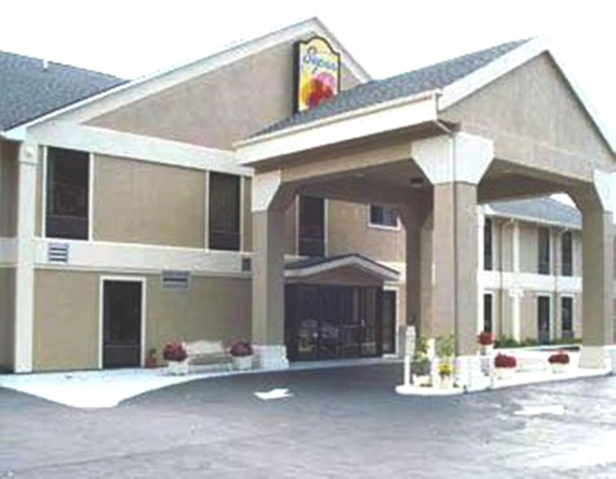 Facade/entrance in Super 8 by Wyndham Erwin, I-26 Exit 37