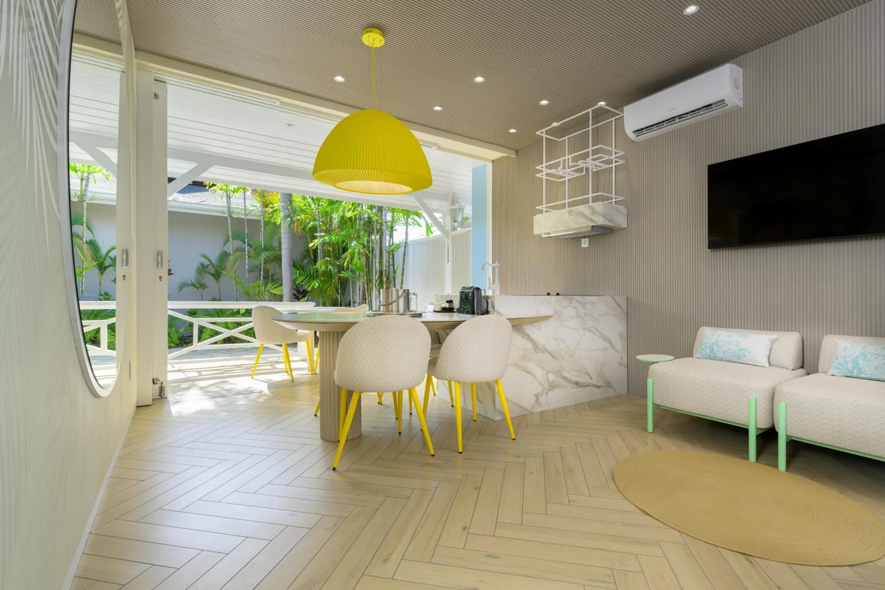 Trupial Hotel & Casino