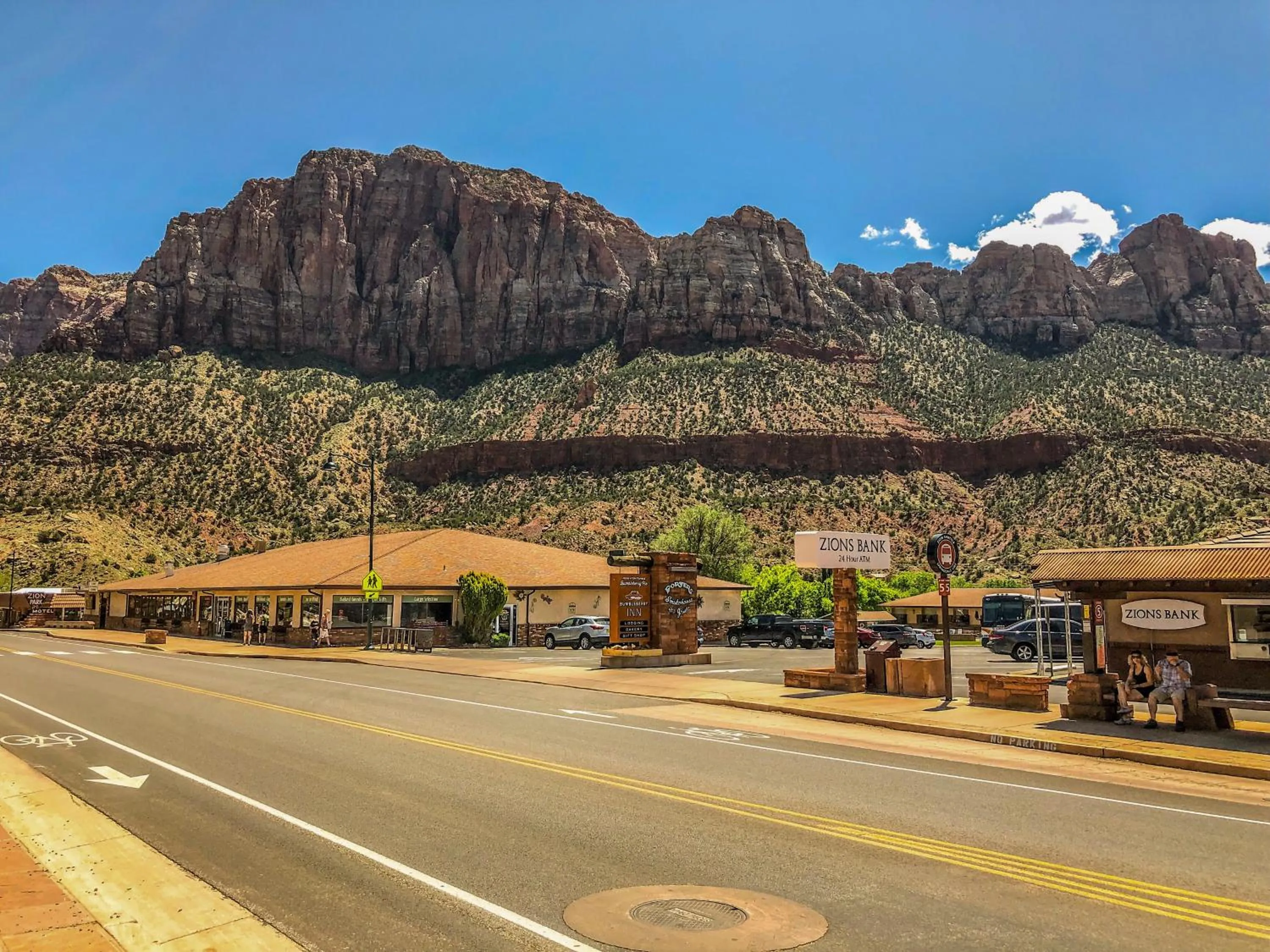 Facade/entrance in Bumbleberry Inn