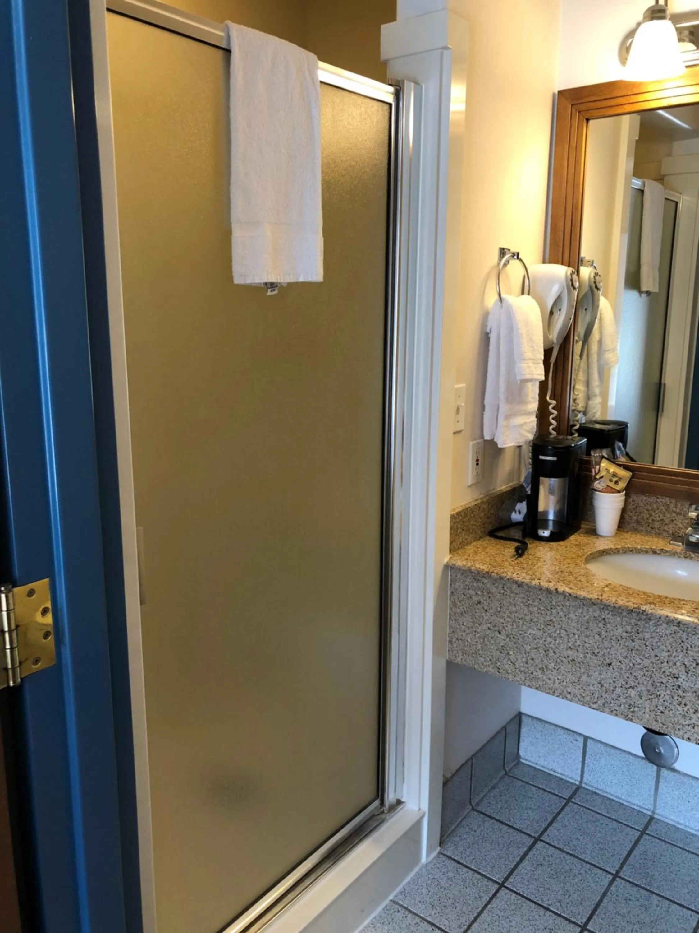 Bathroom in Bumbleberry Inn