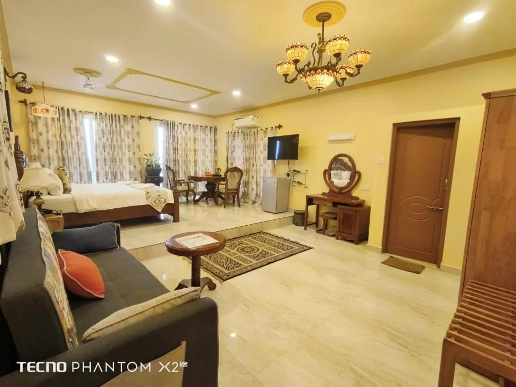 Photo of the whole room, Bed in Alcove Resort Vagator