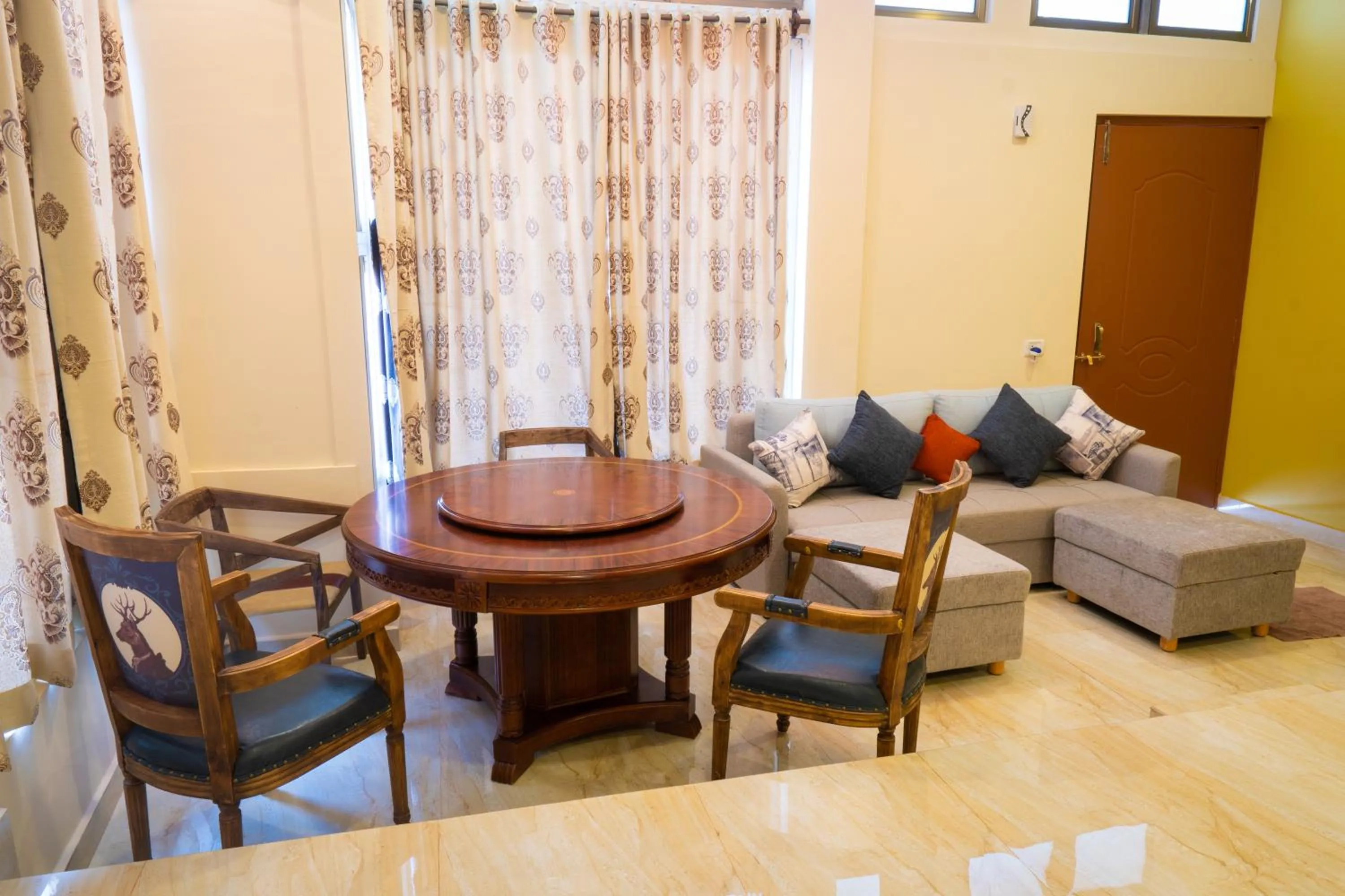 Dining area in Alcove Resort Vagator