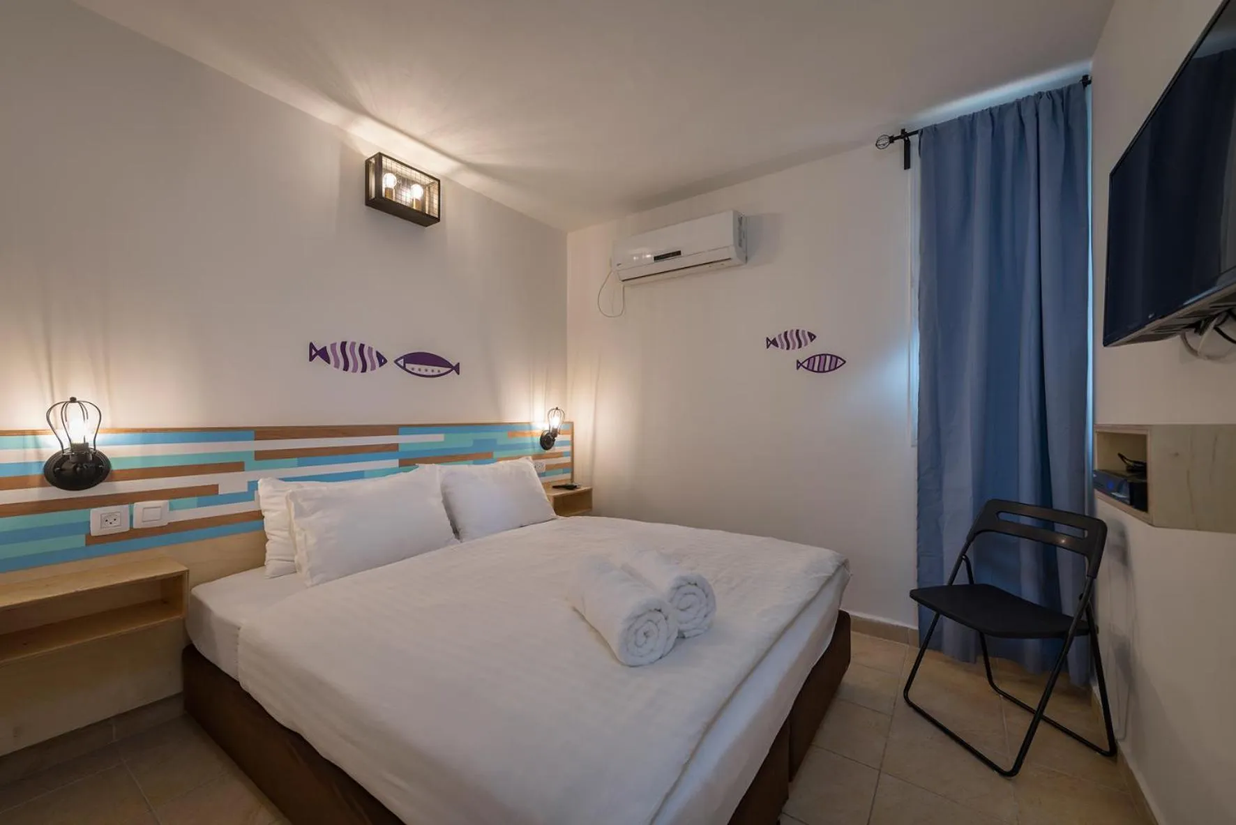 Bedroom, Bed in קיבוץ אילות - חדרי אירוח עם בריכה משותפת