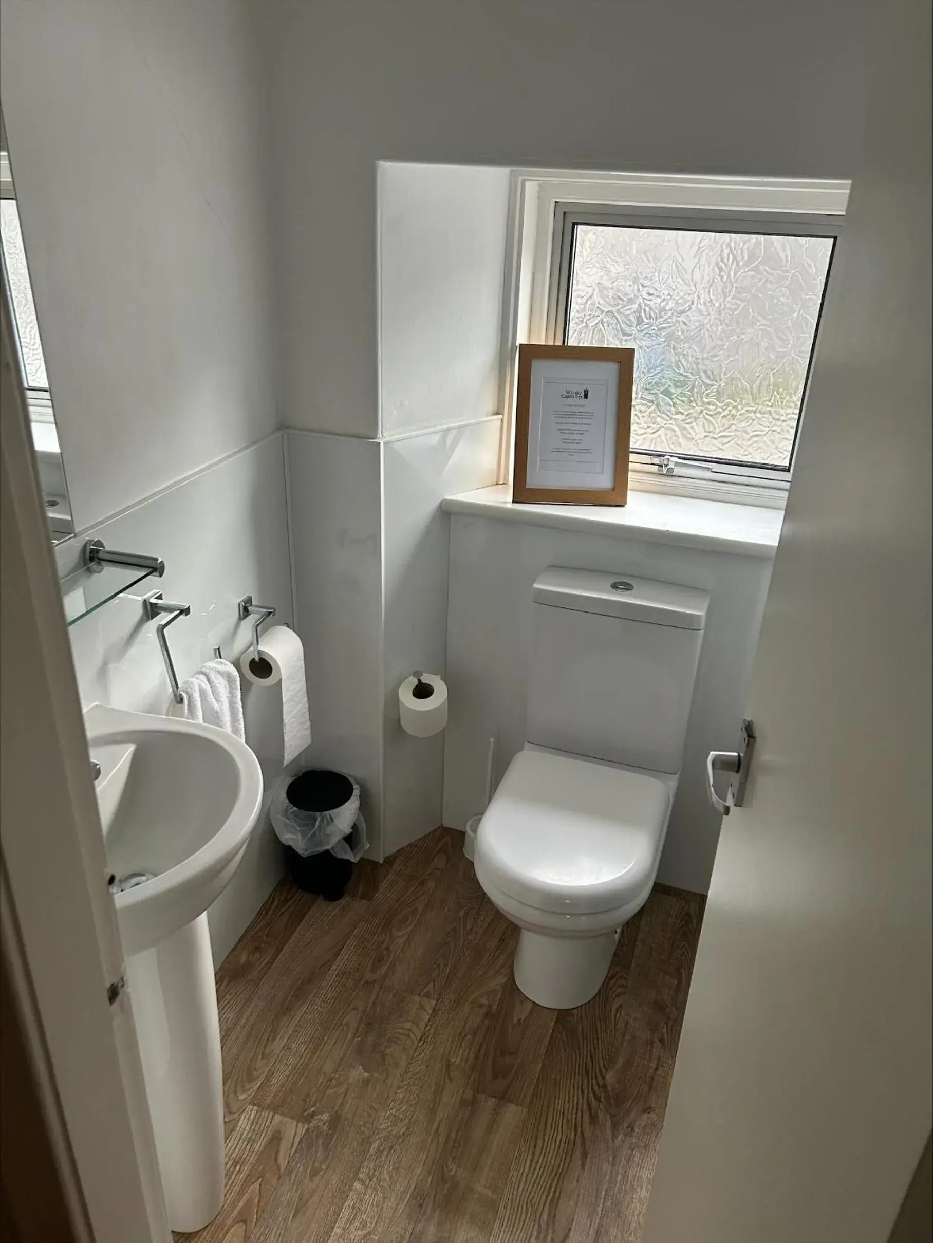 Single Room with Private Bathroom in Whisky Capital Inn Single Room with Private Bathroom in Whisky Capital Inn