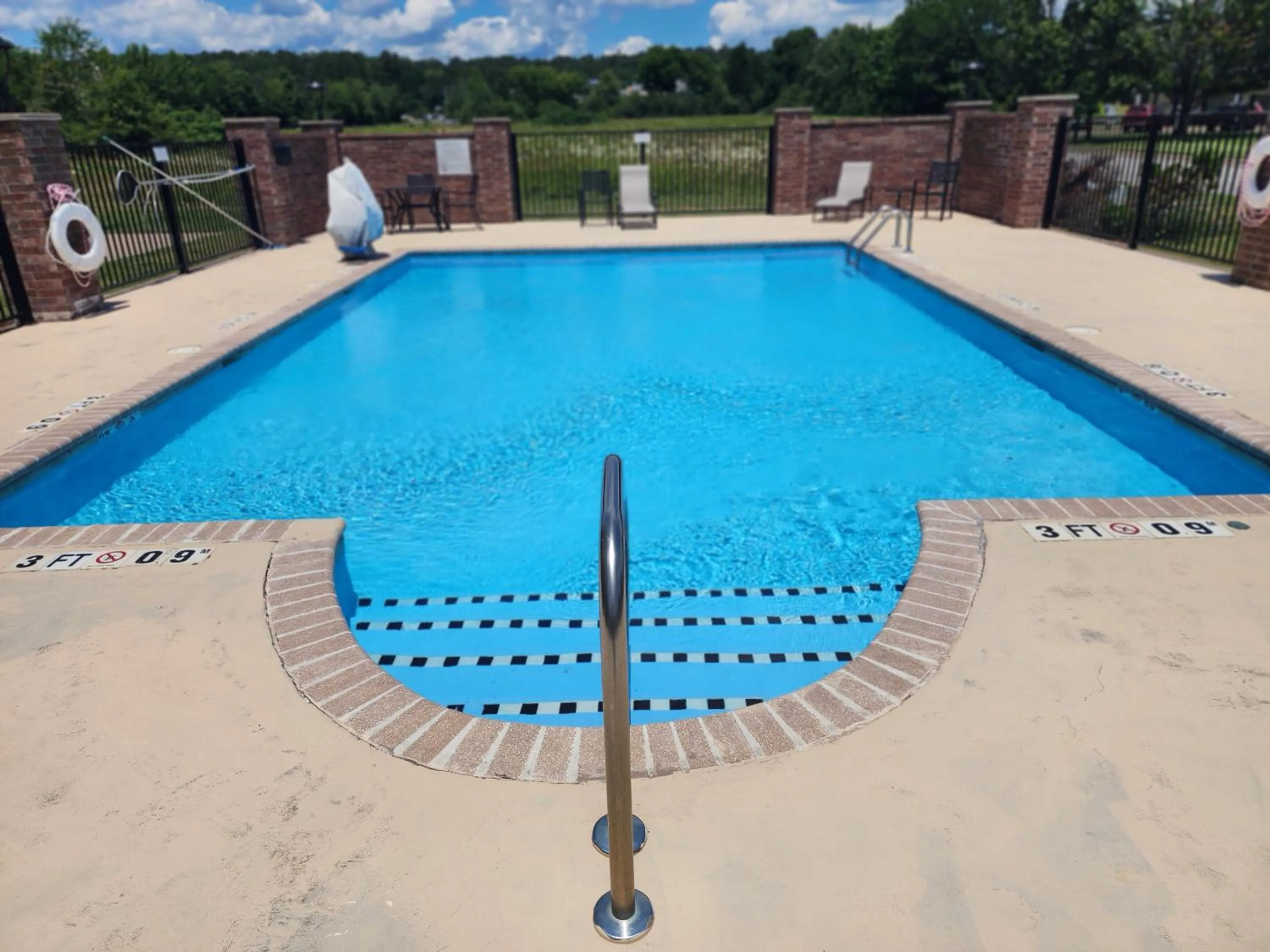 Swimming pool in Holiday Inn Express and Suites Heber Springs by IHG