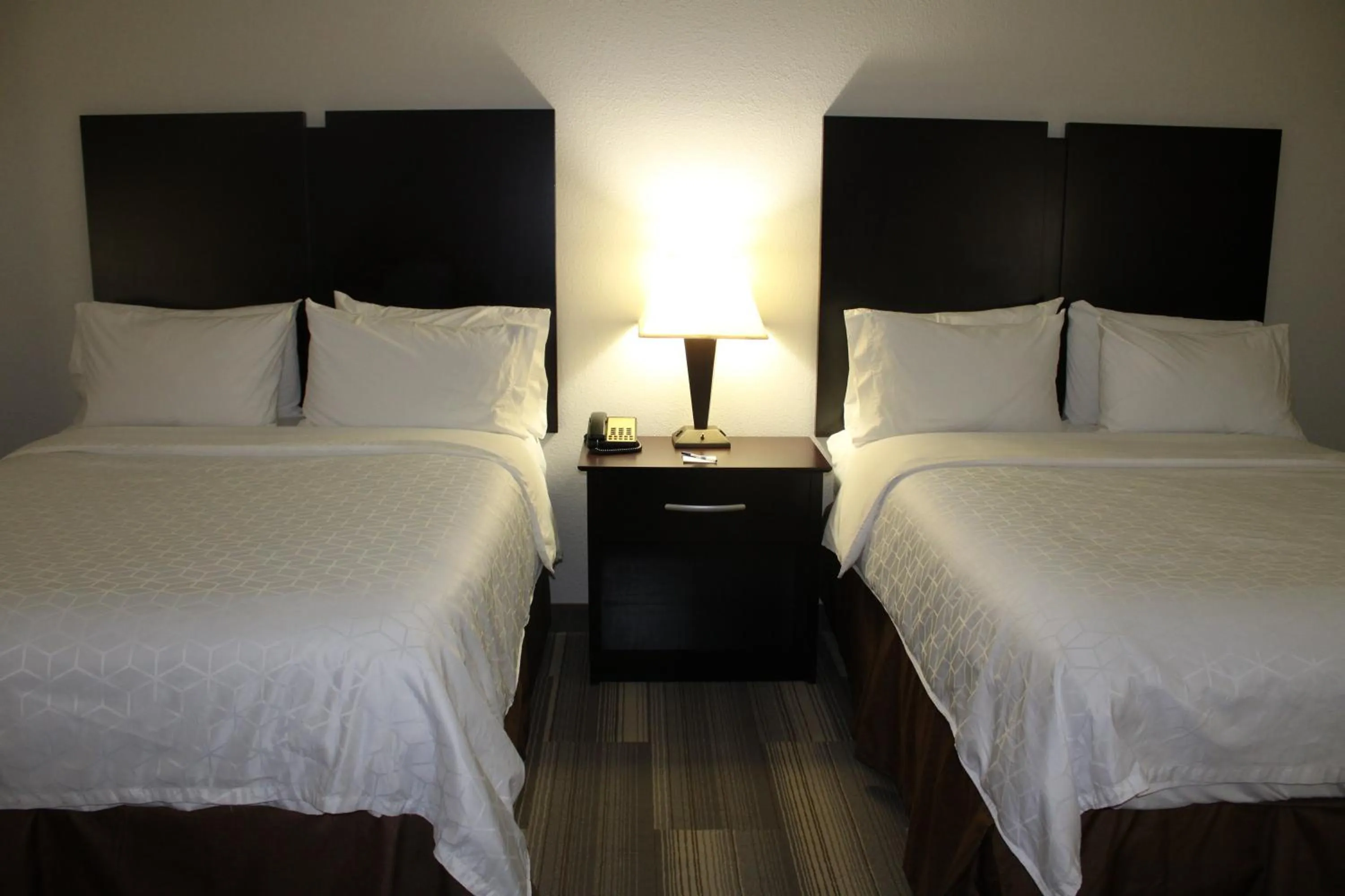 Photo of the whole room, Bed in Holiday Inn Express and Suites Heber Springs by IHG