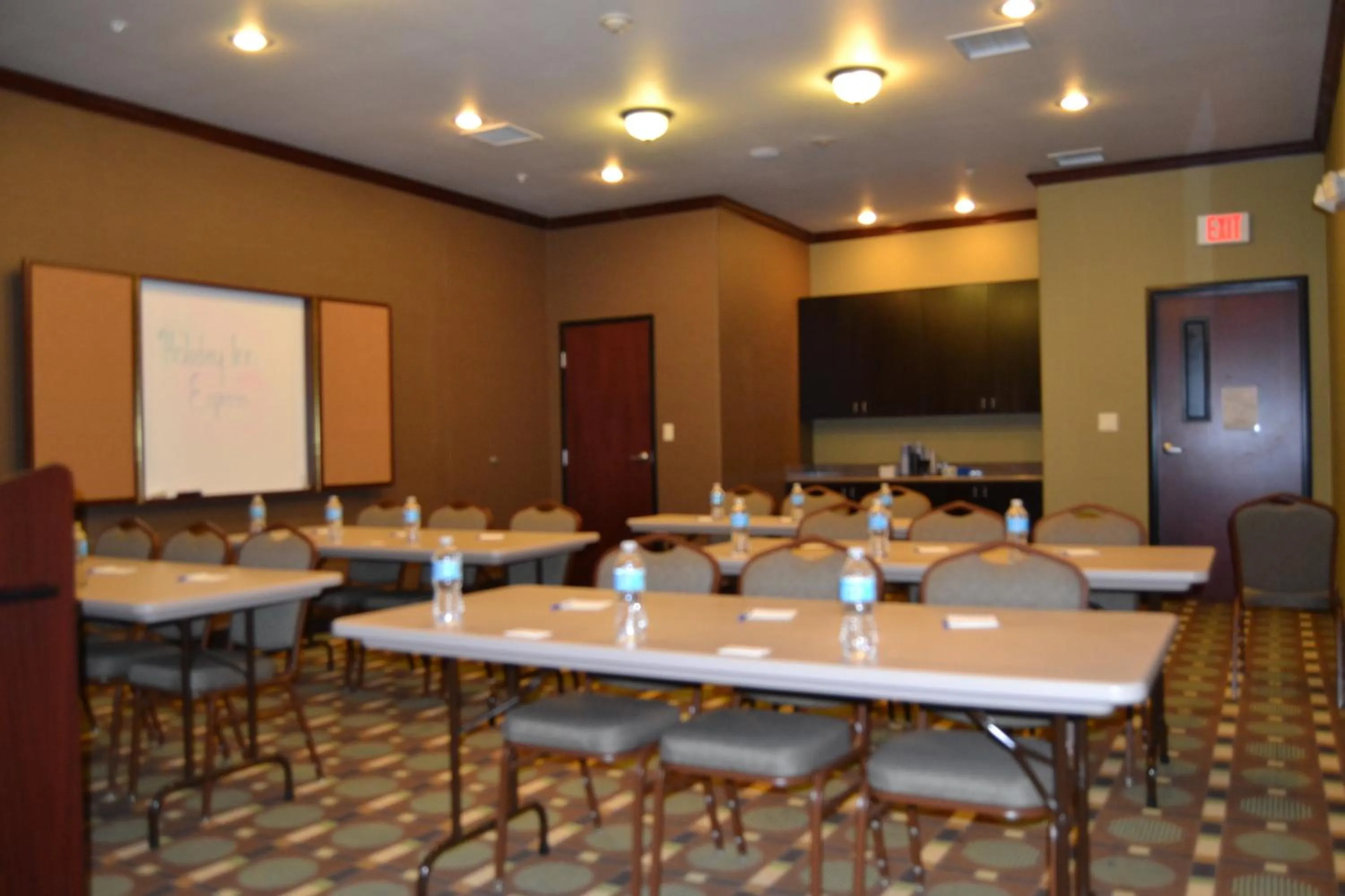 Meeting/conference room in Holiday Inn Express and Suites Heber Springs by IHG