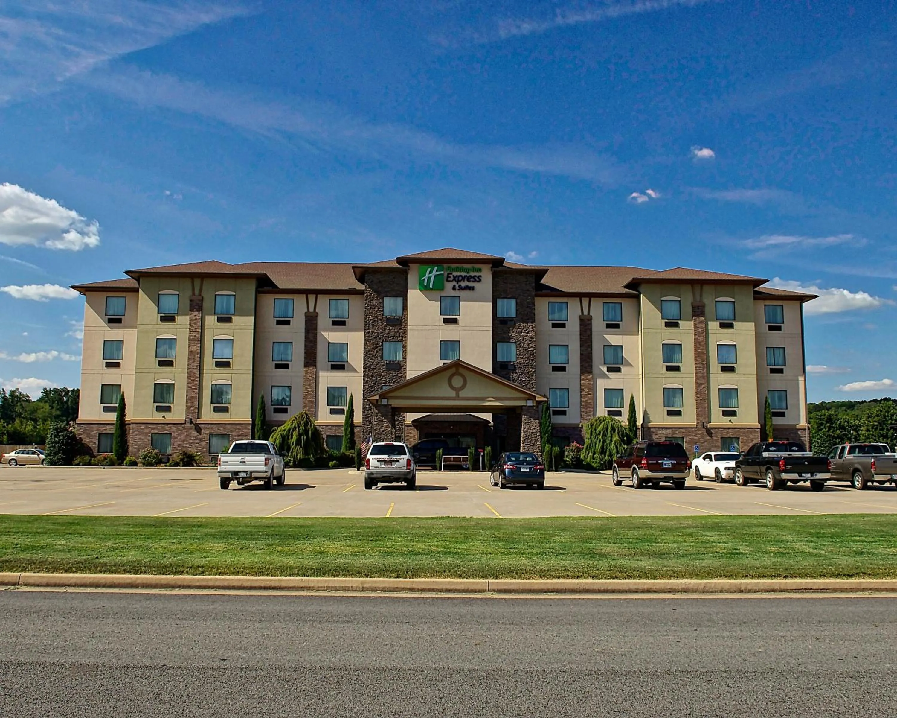 Property building in Holiday Inn Express and Suites Heber Springs by IHG