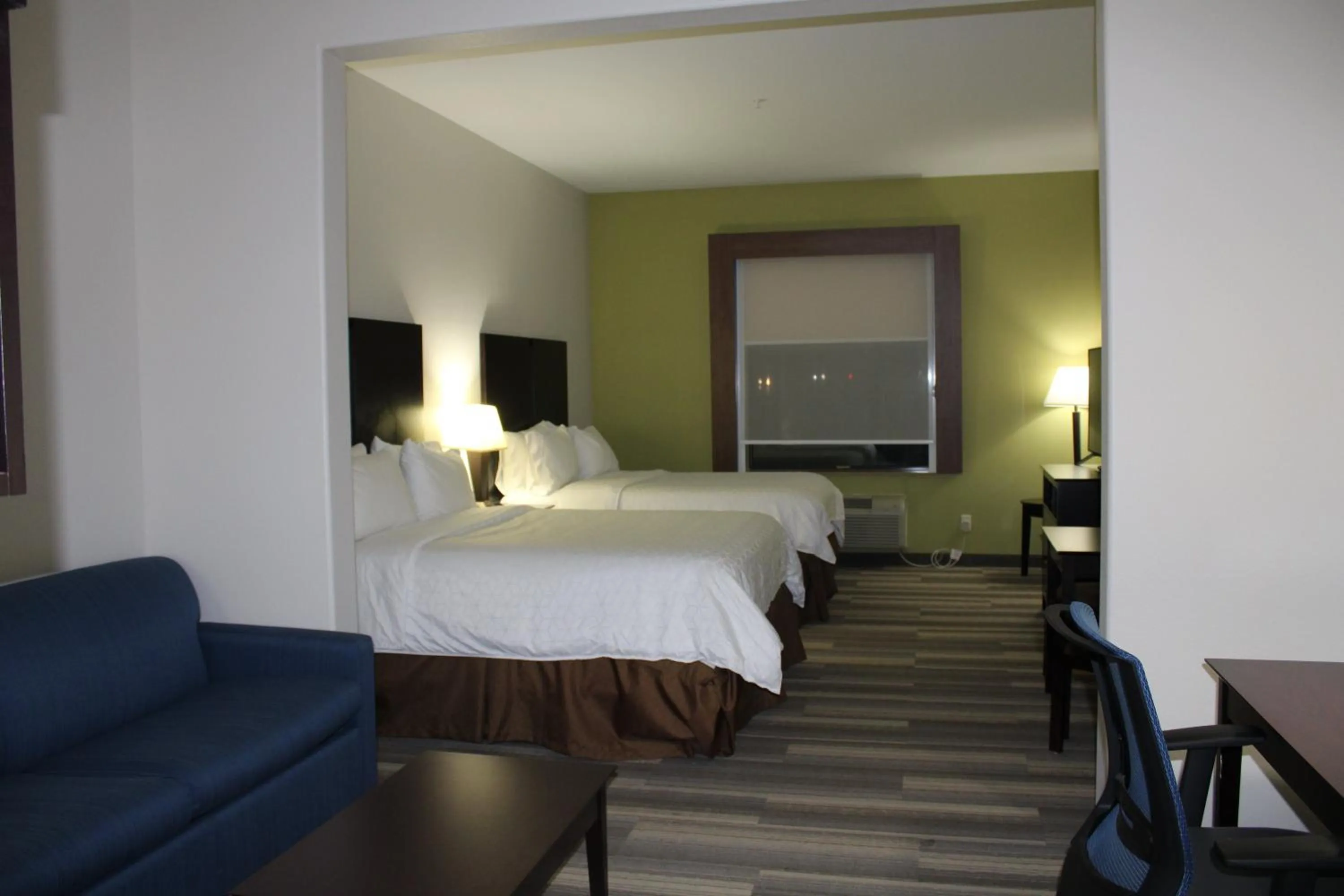 Photo of the whole room, Bed in Holiday Inn Express and Suites Heber Springs by IHG