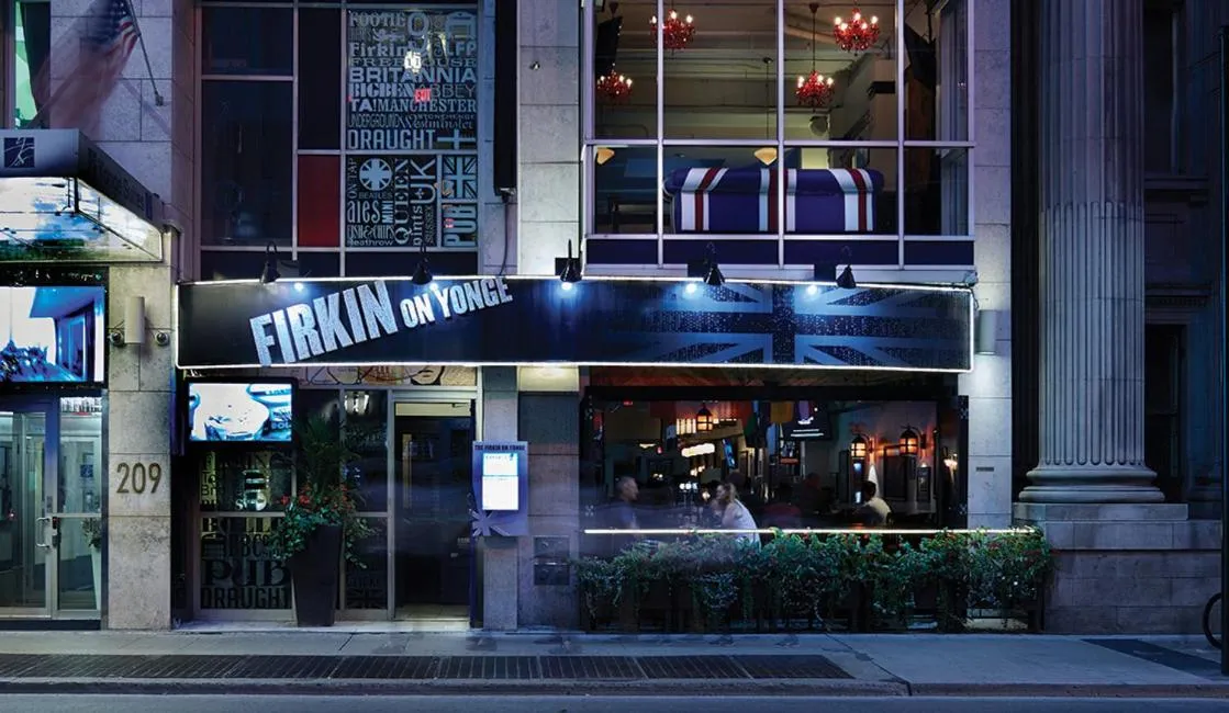 Restaurant/places to eat in Yonge Suites Apart Hotel