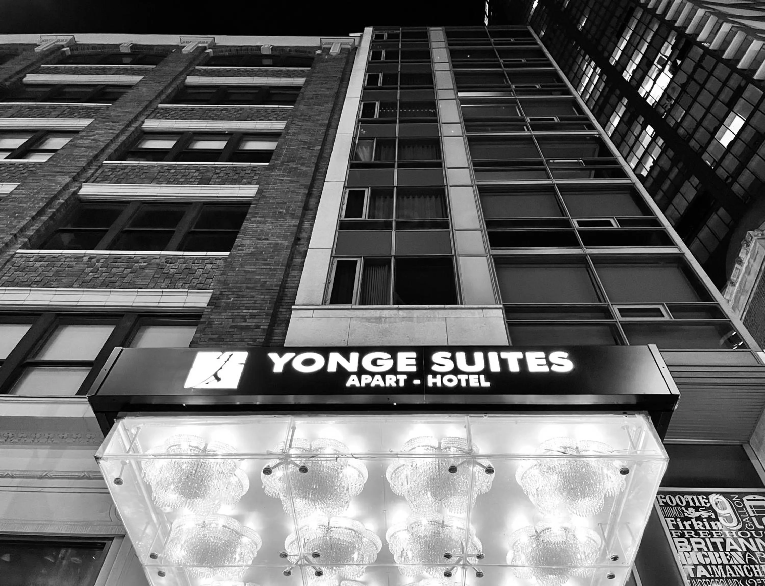 Property building in Yonge Suites Apart Hotel