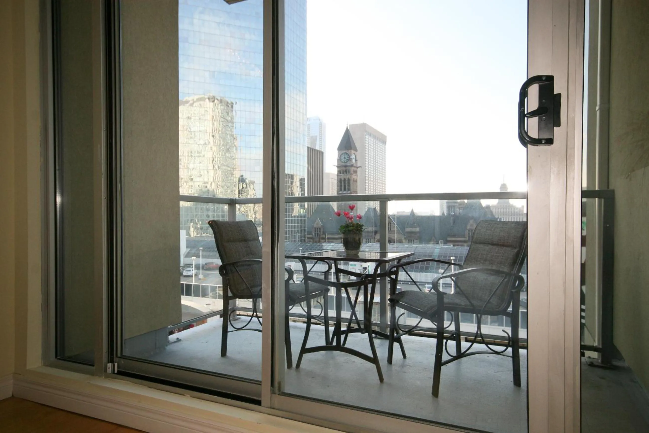 Balcony/Terrace in Yonge Suites Apart Hotel