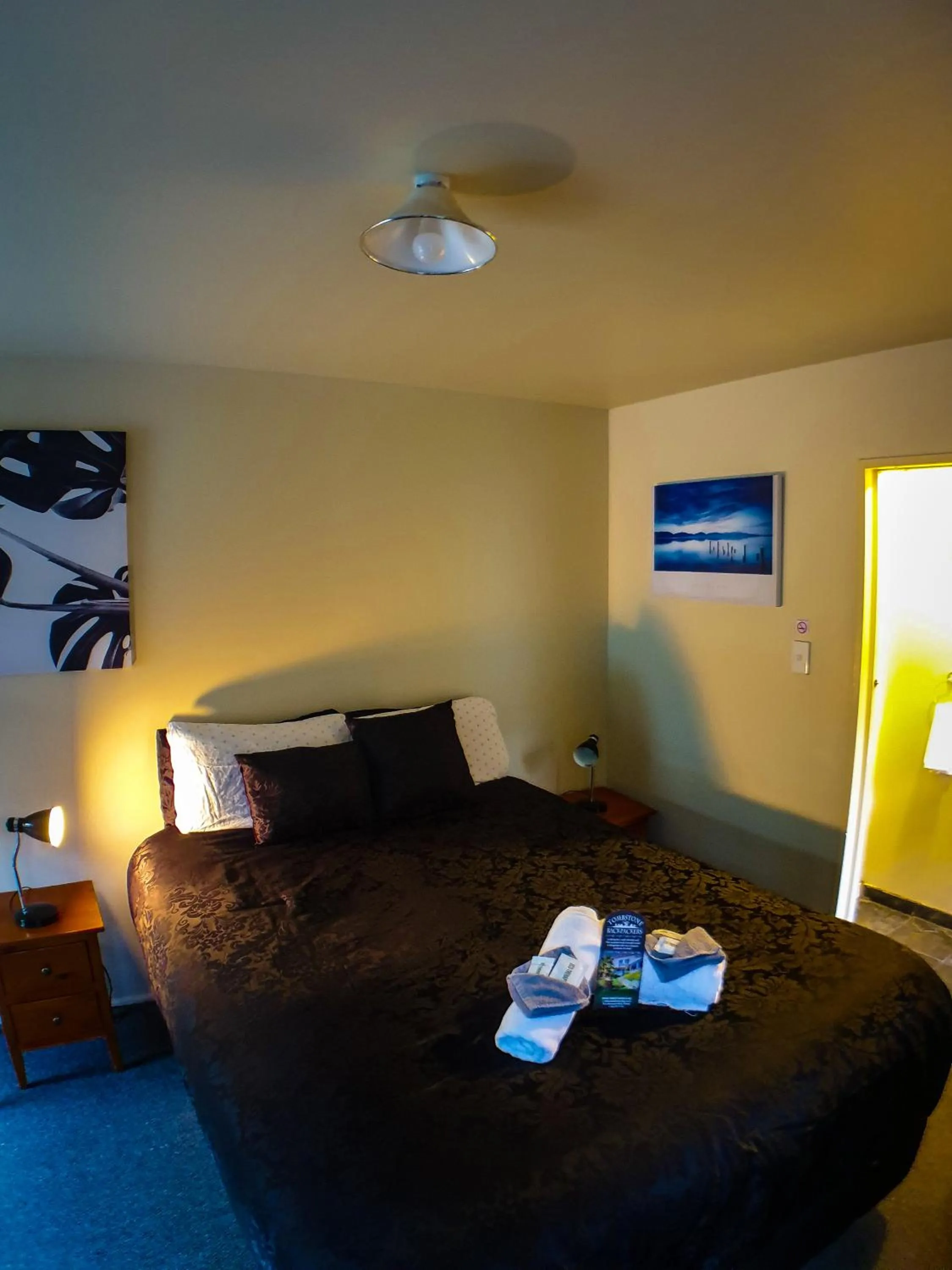 Bed in Tombstone Motel, Lodge & Backpackers