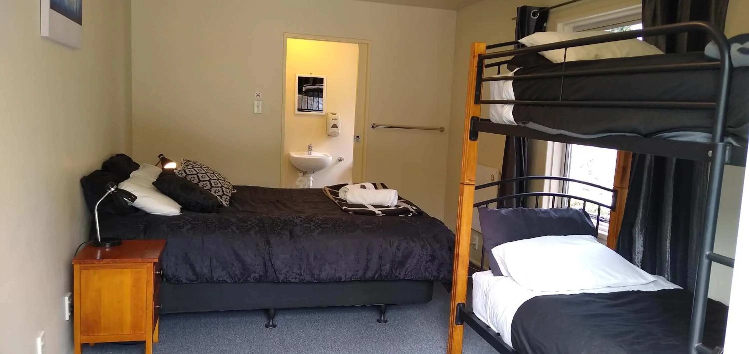 Bed in Tombstone Motel, Lodge & Backpackers