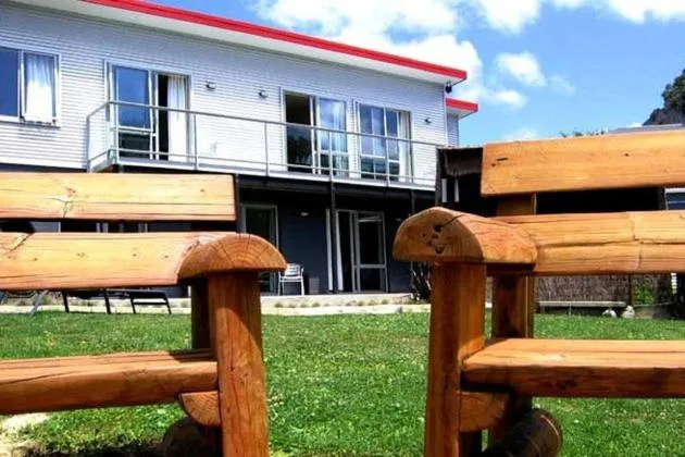 Property building in Tombstone Motel, Lodge & Backpackers
