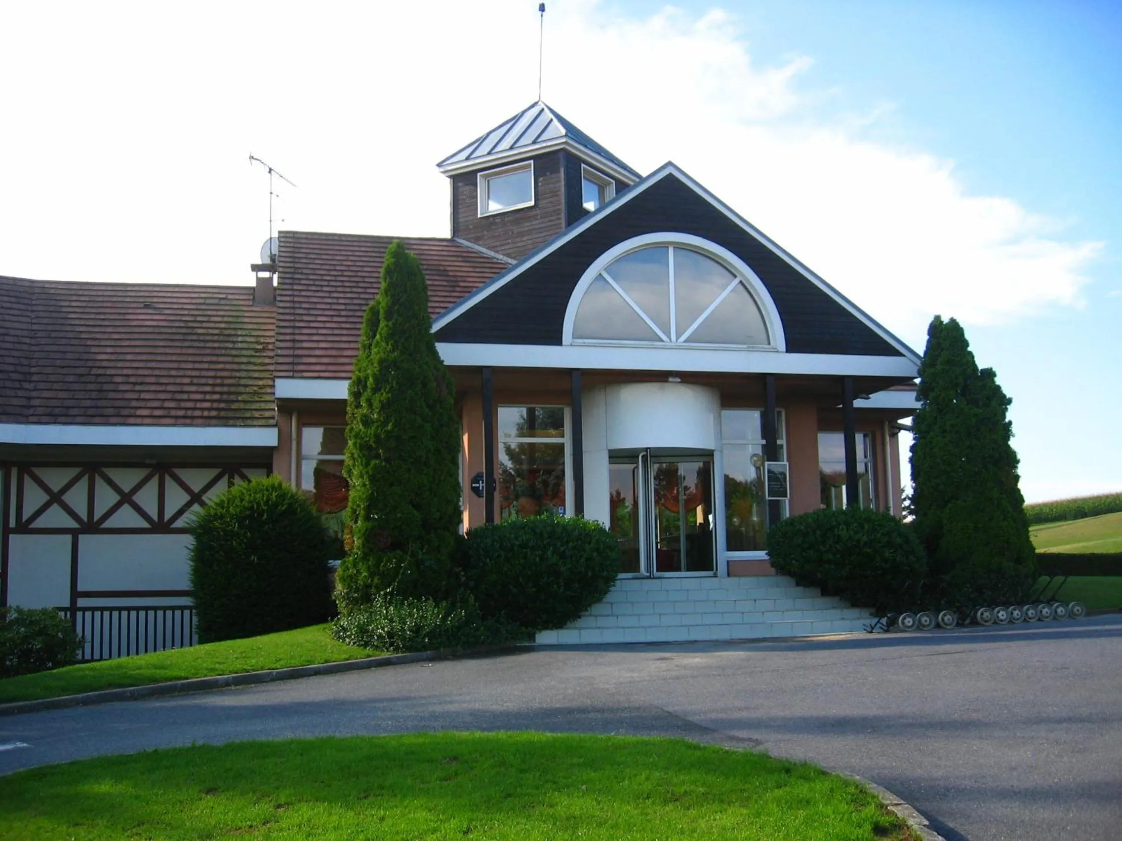Facade/entrance in Golf Hotel de Mont Griffon