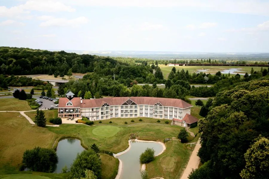 Property building in Golf Hotel de Mont Griffon