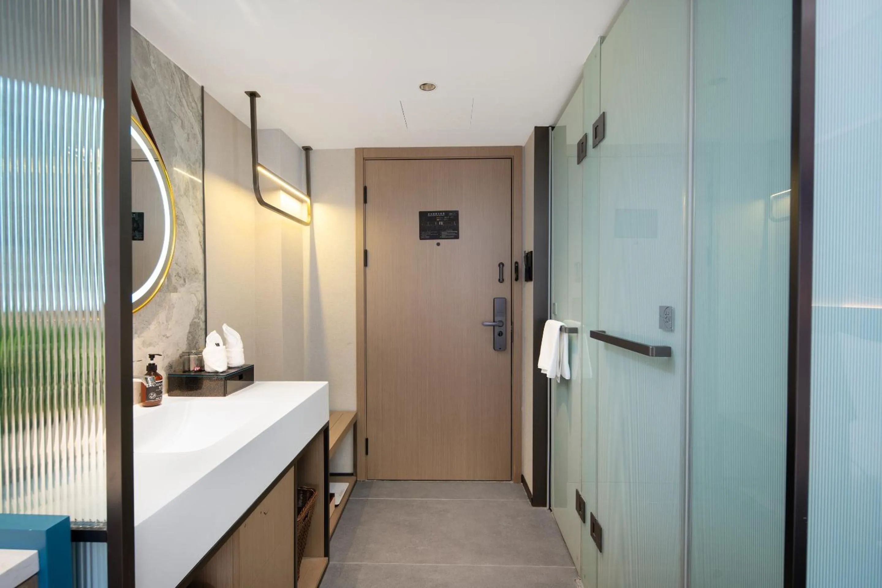 Shower in Yizhi Hotel Changgang Metro Station - Free Shuttle Bus during Canton Fair