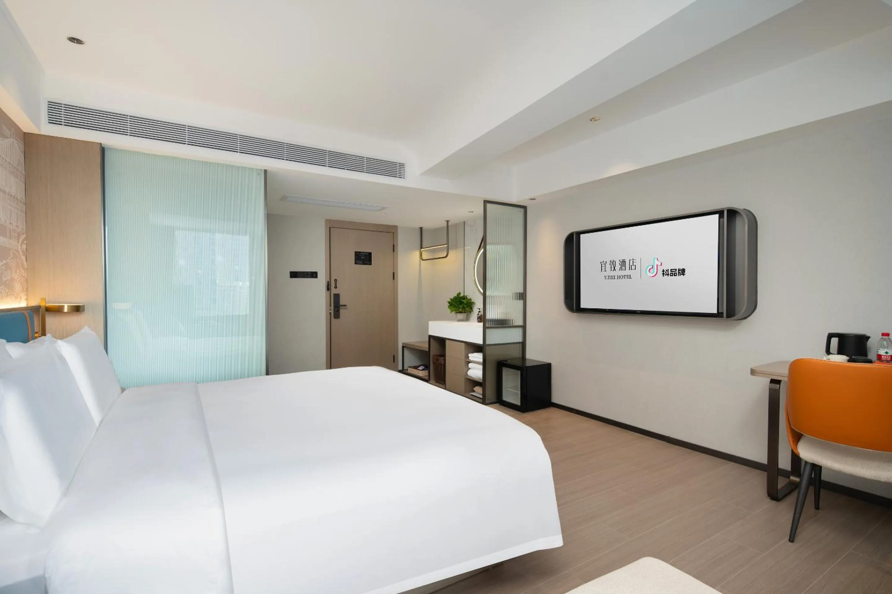 Photo of the whole room, Bed in Yizhi Hotel Changgang Metro Station - Free Shuttle Bus during Canton Fair