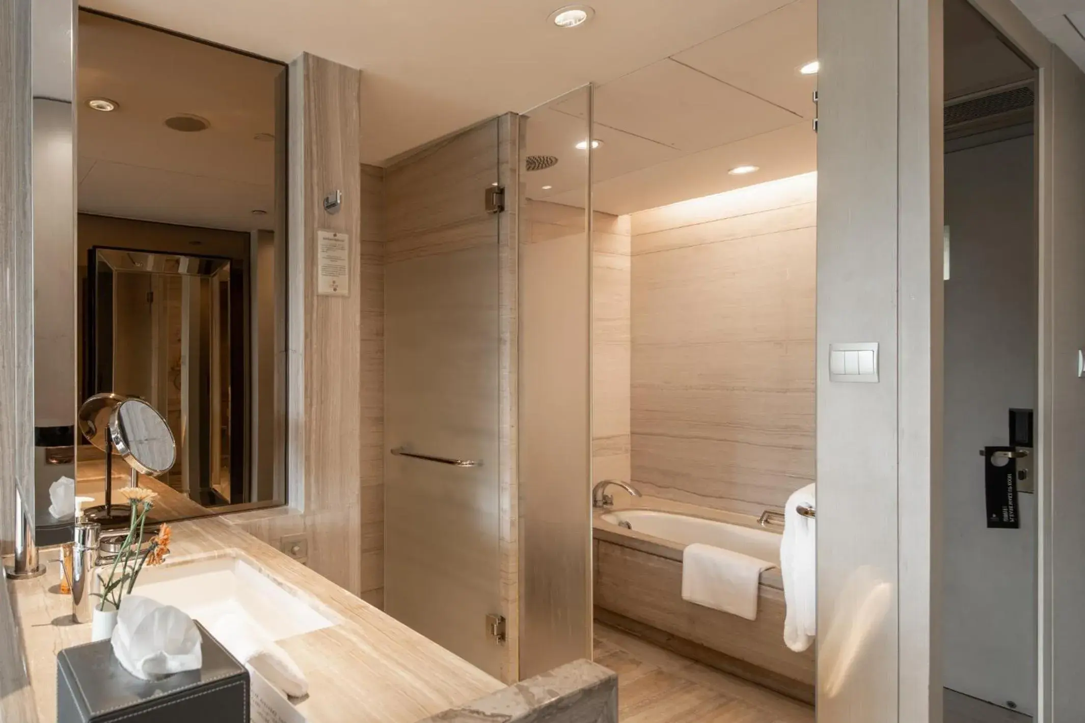 King Room with Mountain View in Grand Pacific Hotel Ningbo King Room with Mountain View in Grand Pacific Hotel Ningbo