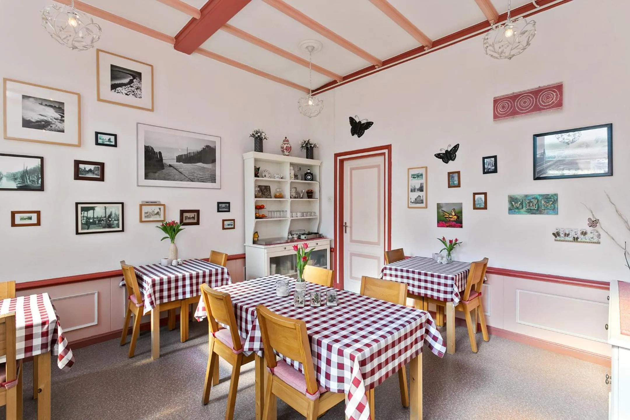 Dining area in B&B Papillon