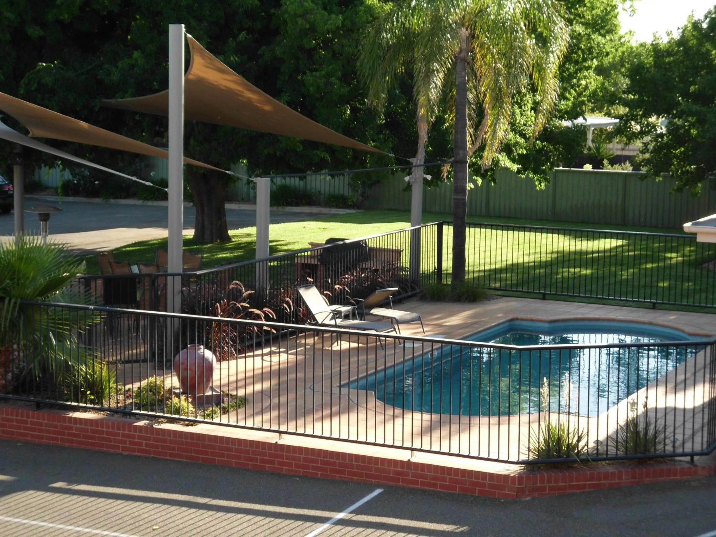 Swimming pool in Wagga RSL Club Motel