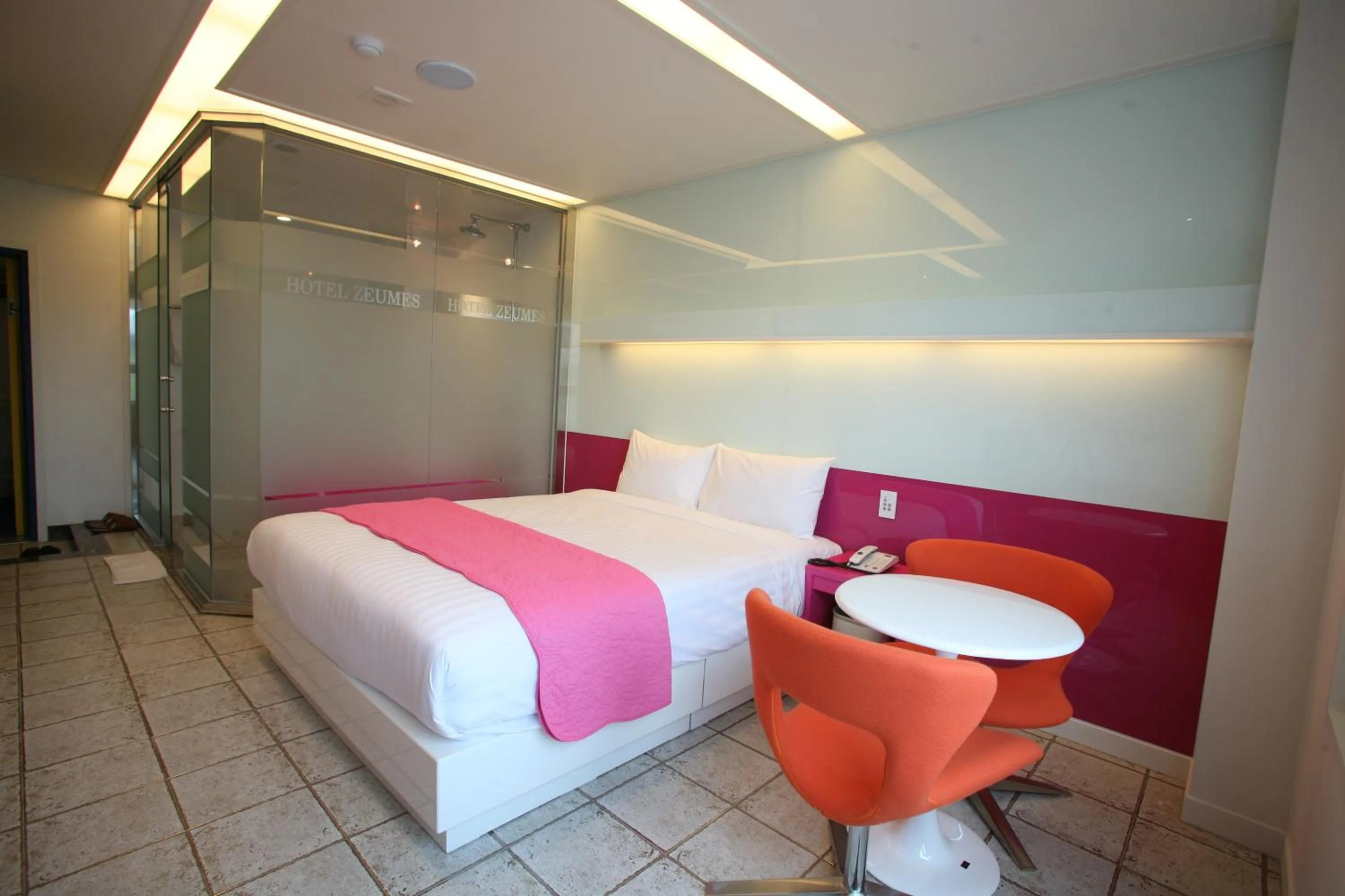 Bed in Incheon Airport Hotel Zeumes