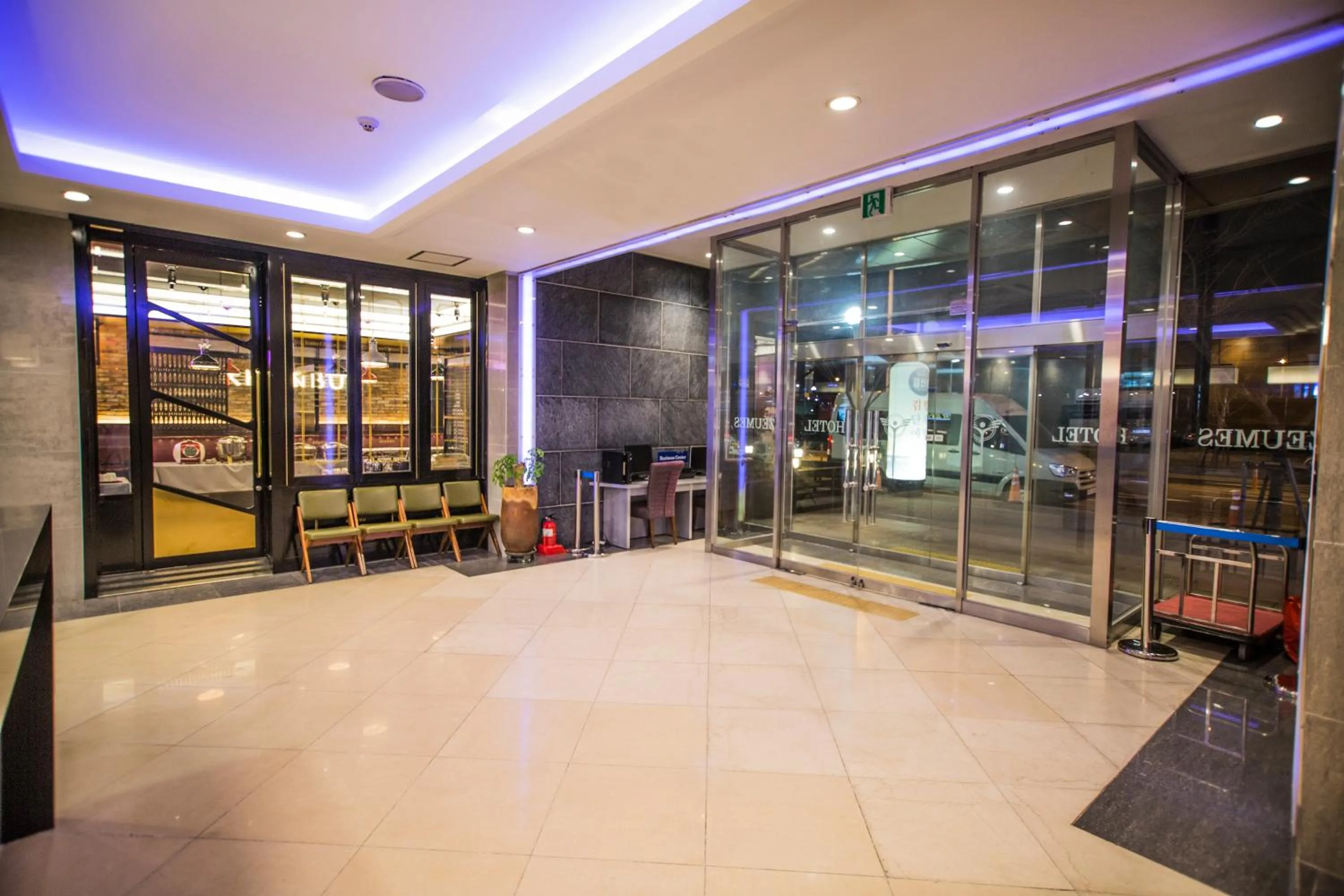 Lobby or reception in Incheon Airport Hotel Zeumes