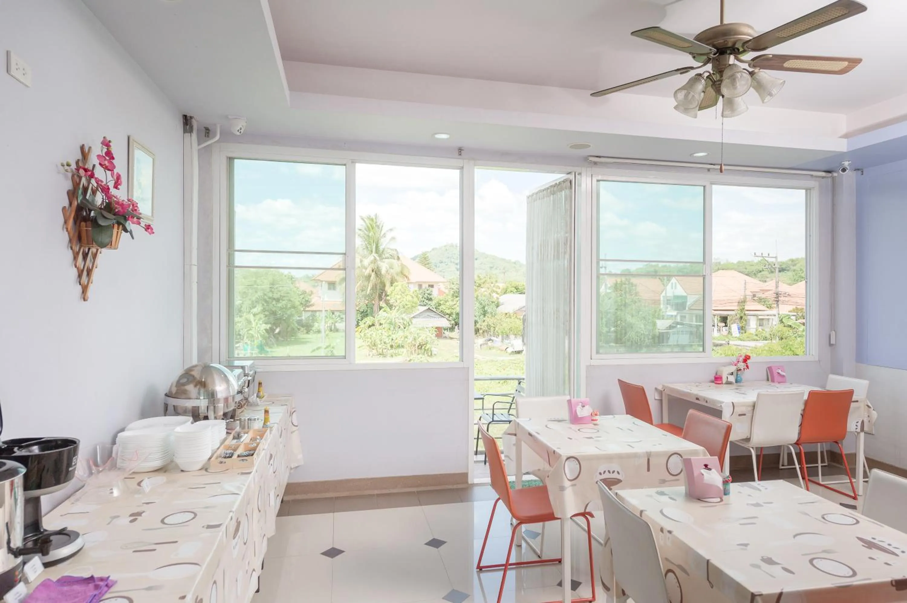 Restaurant/places to eat in Chayadol Resort - SHA Extra Plus