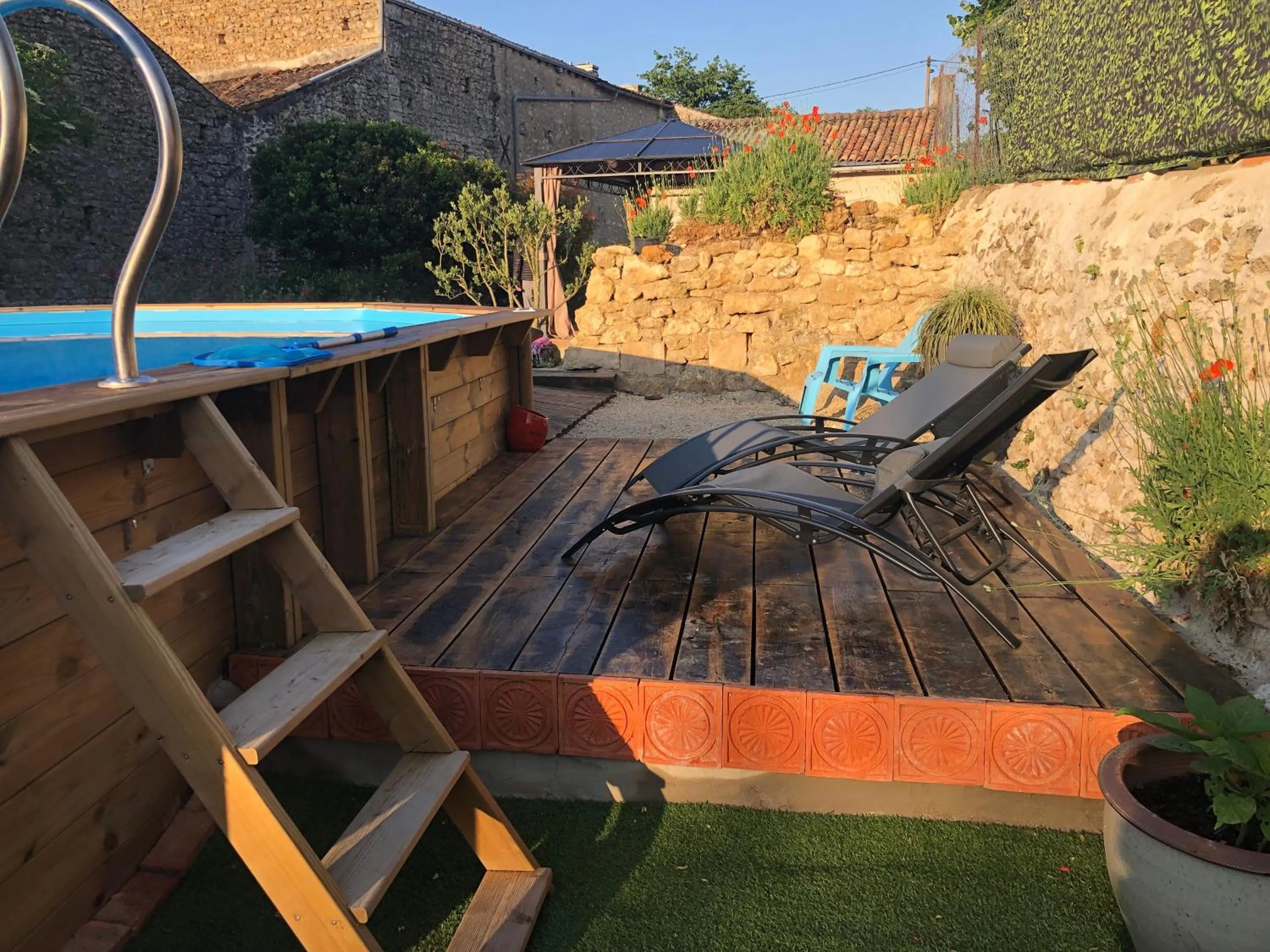 Swimming pool in Chambre d'hôtes chez Denis et Margot