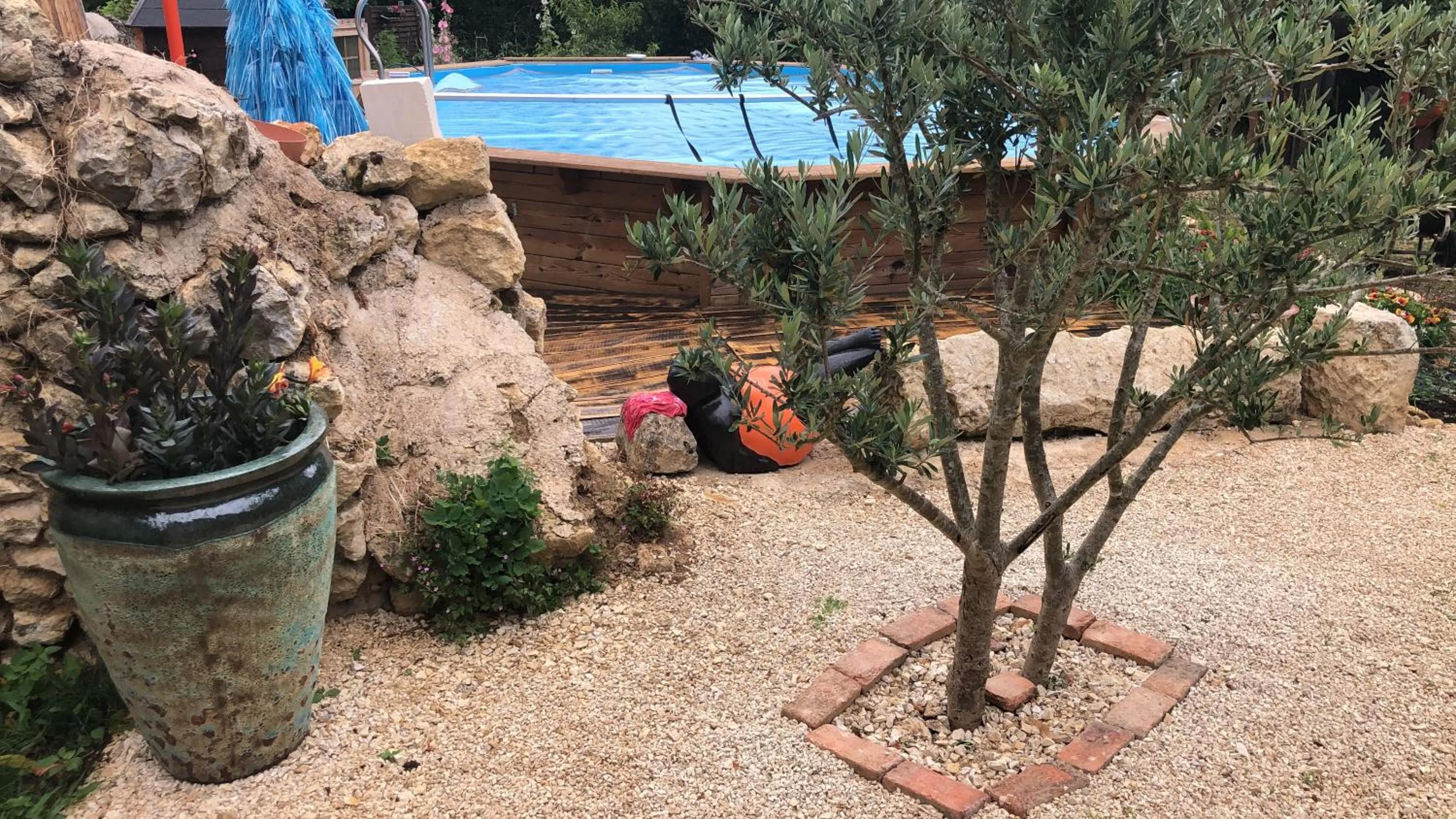 Swimming pool in Chambre d'hôtes chez Denis et Margot