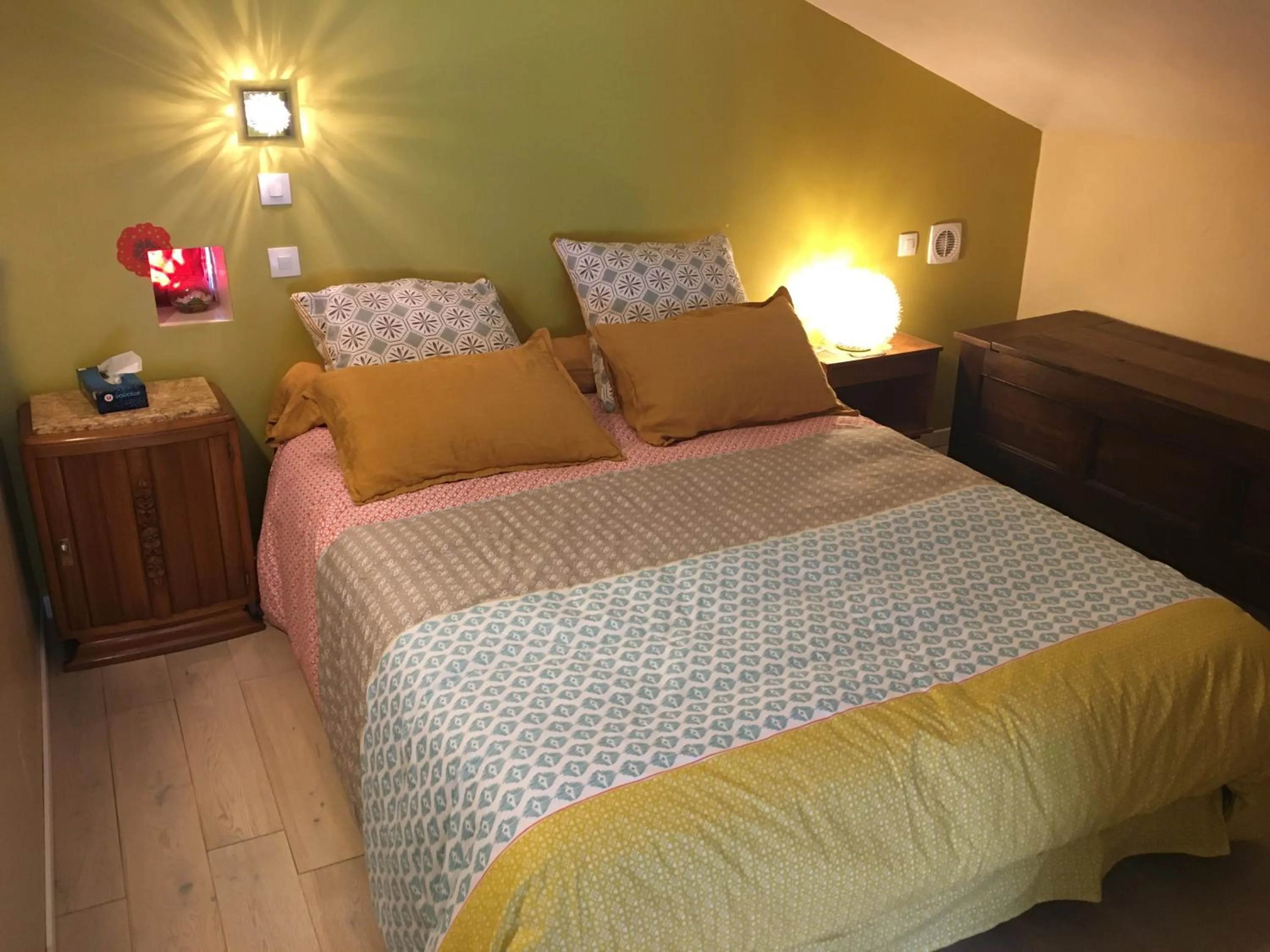 Photo of the whole room, Bed in Chambre d'hôtes chez Denis et Margot