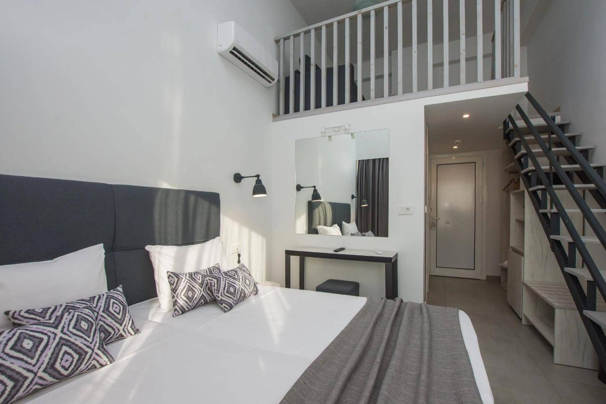 View (from property/room), Bed in Golden Coast Beachfront Resort