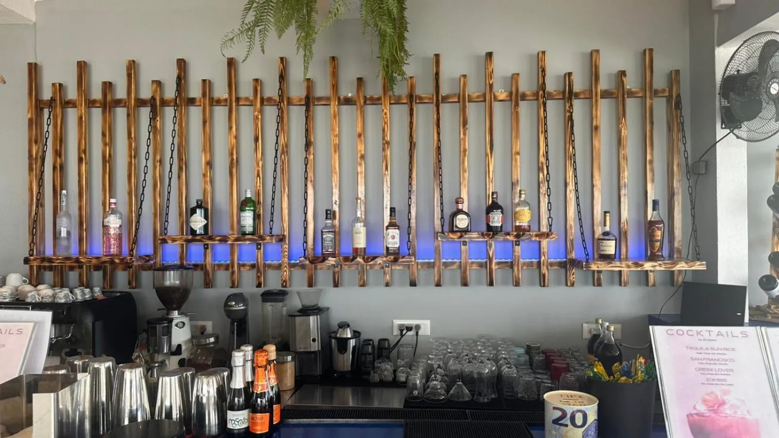 Lounge or bar in Golden Coast Beachfront Resort