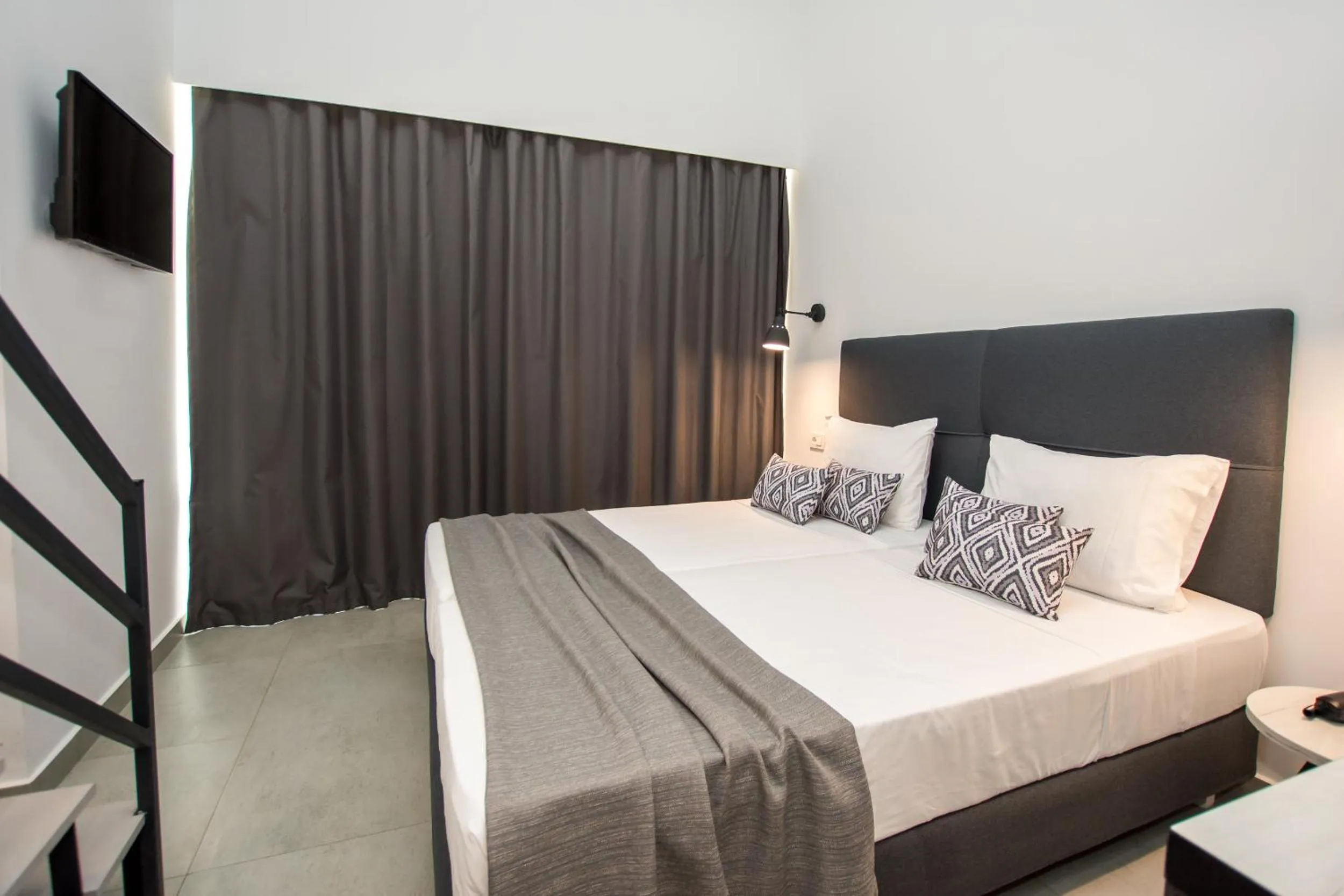 Bedroom, Bed in Golden Coast Beachfront Resort