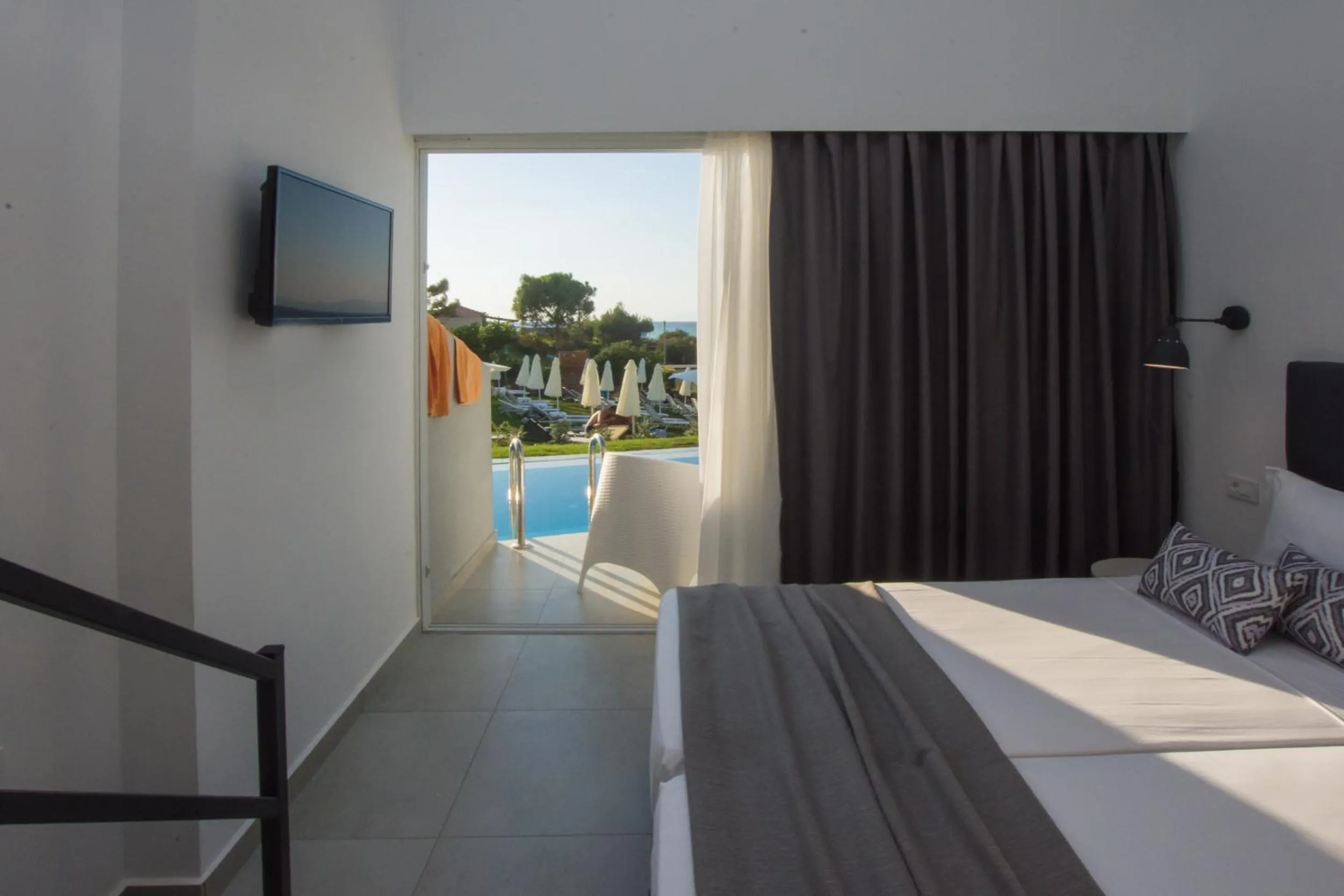 Bathroom, Bed in Golden Coast Beachfront Resort